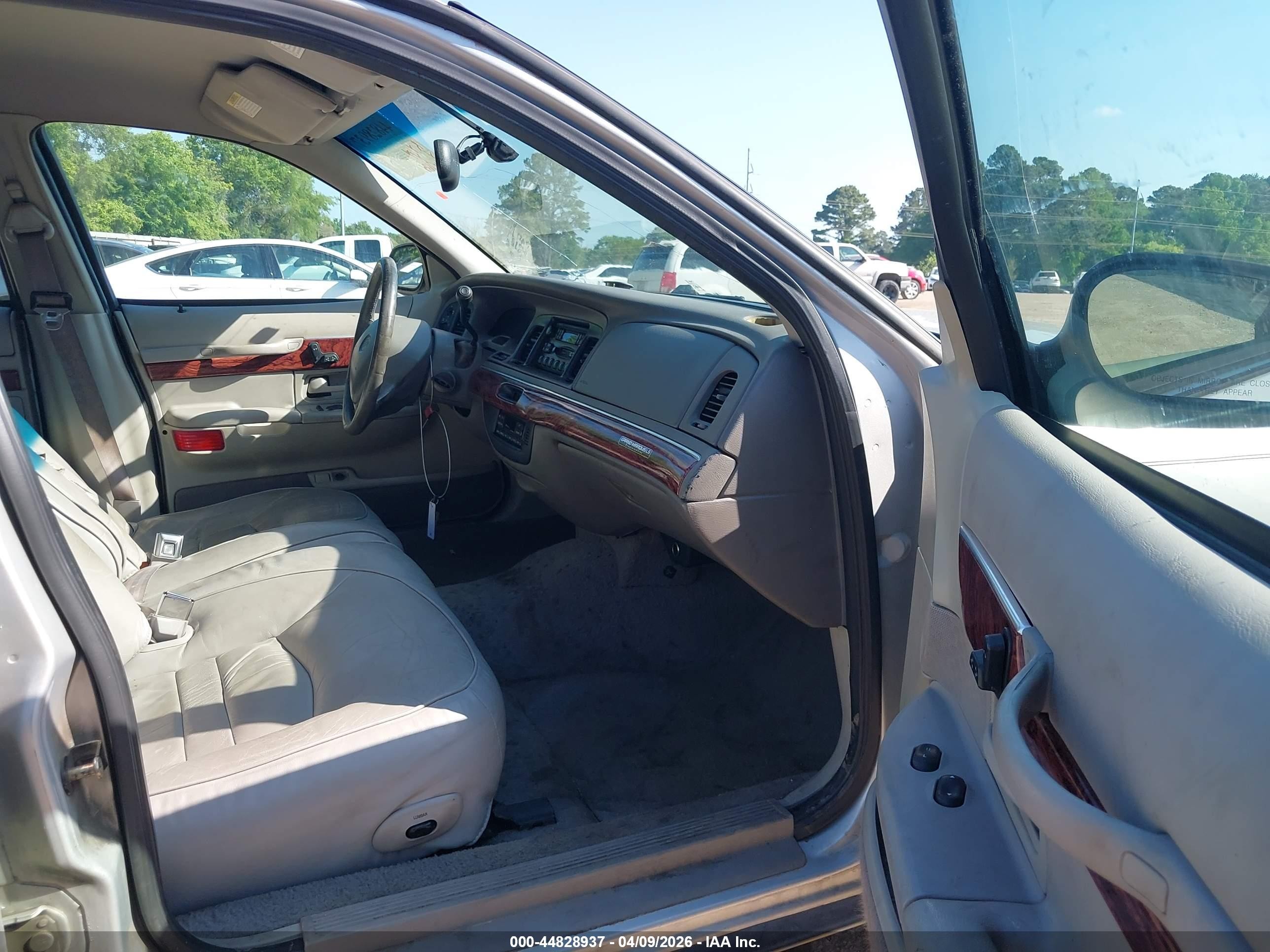 2000 Mercury Grand Marquis Ls Серебряный vin: 2MEFM75WXYX694227