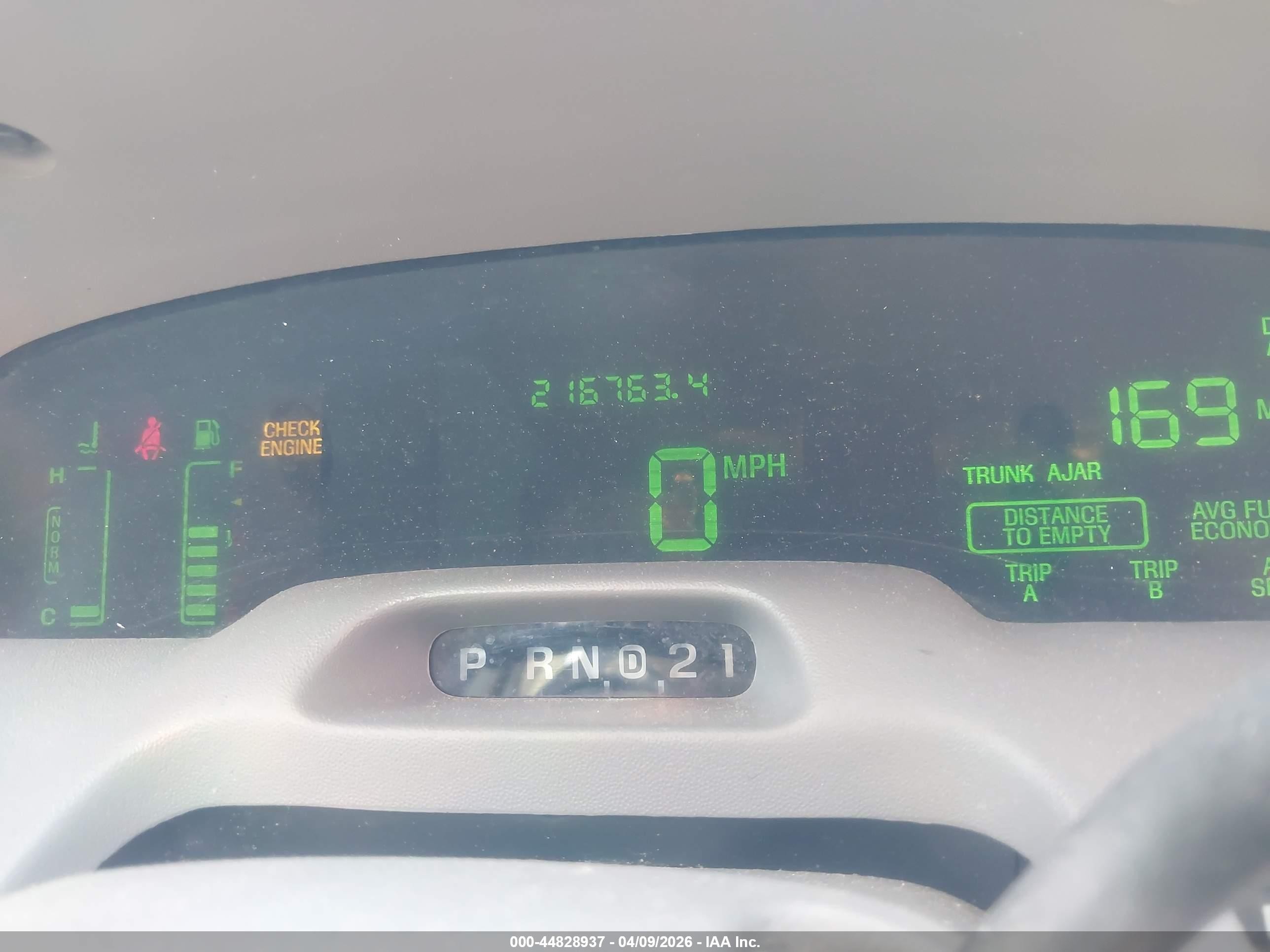 2000 Mercury Grand Marquis Ls Серебряный vin: 2MEFM75WXYX694227