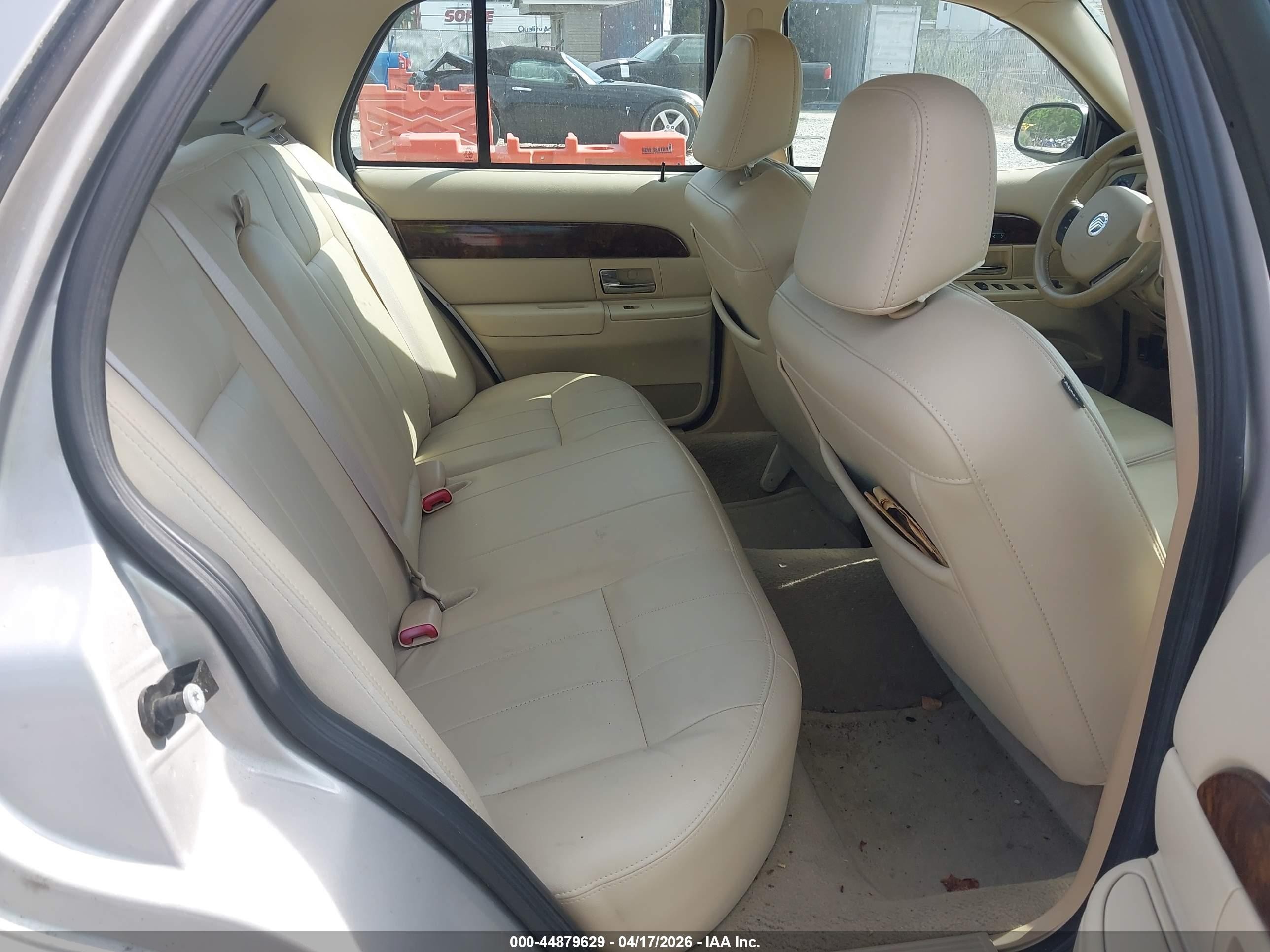 2009 Mercury Grand Marquis Ls (fleet Only) Серебряный vin: 2MEHM75V09X615763