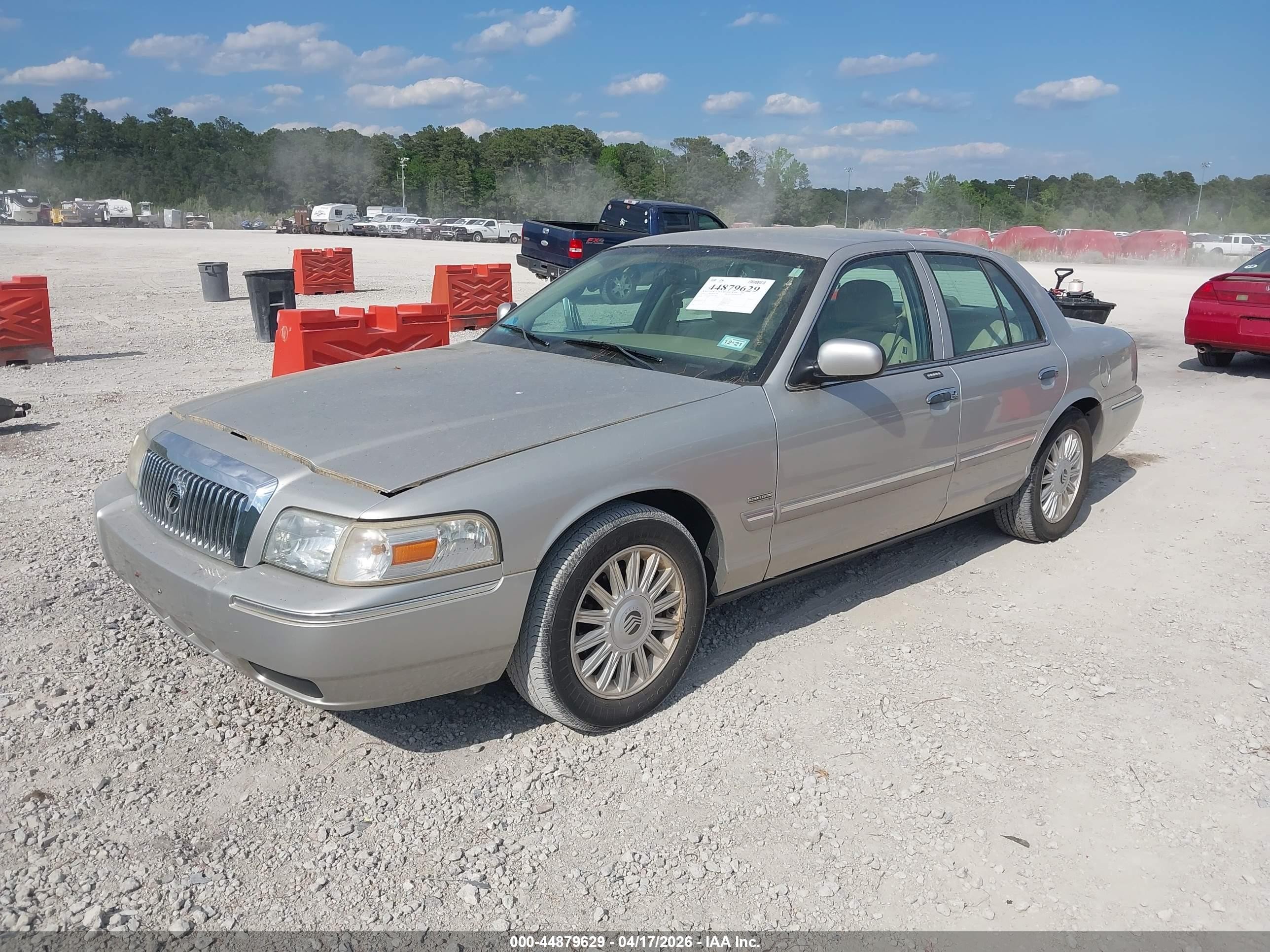 2009 Mercury Grand Marquis Ls (fleet Only) Серебряный vin: 2MEHM75V09X615763