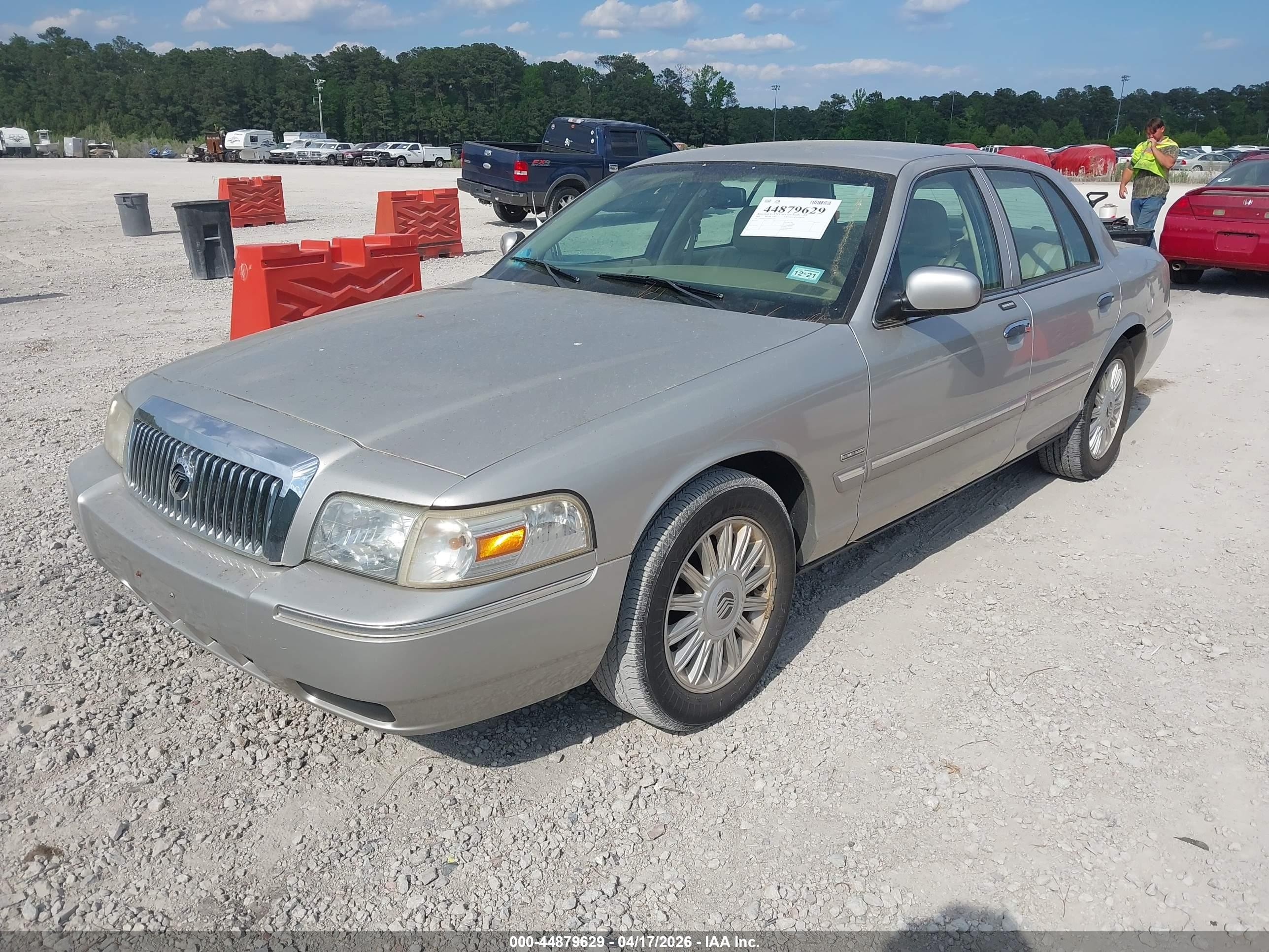 2009 Mercury Grand Marquis Ls (fleet Only) Серебряный vin: 2MEHM75V09X615763