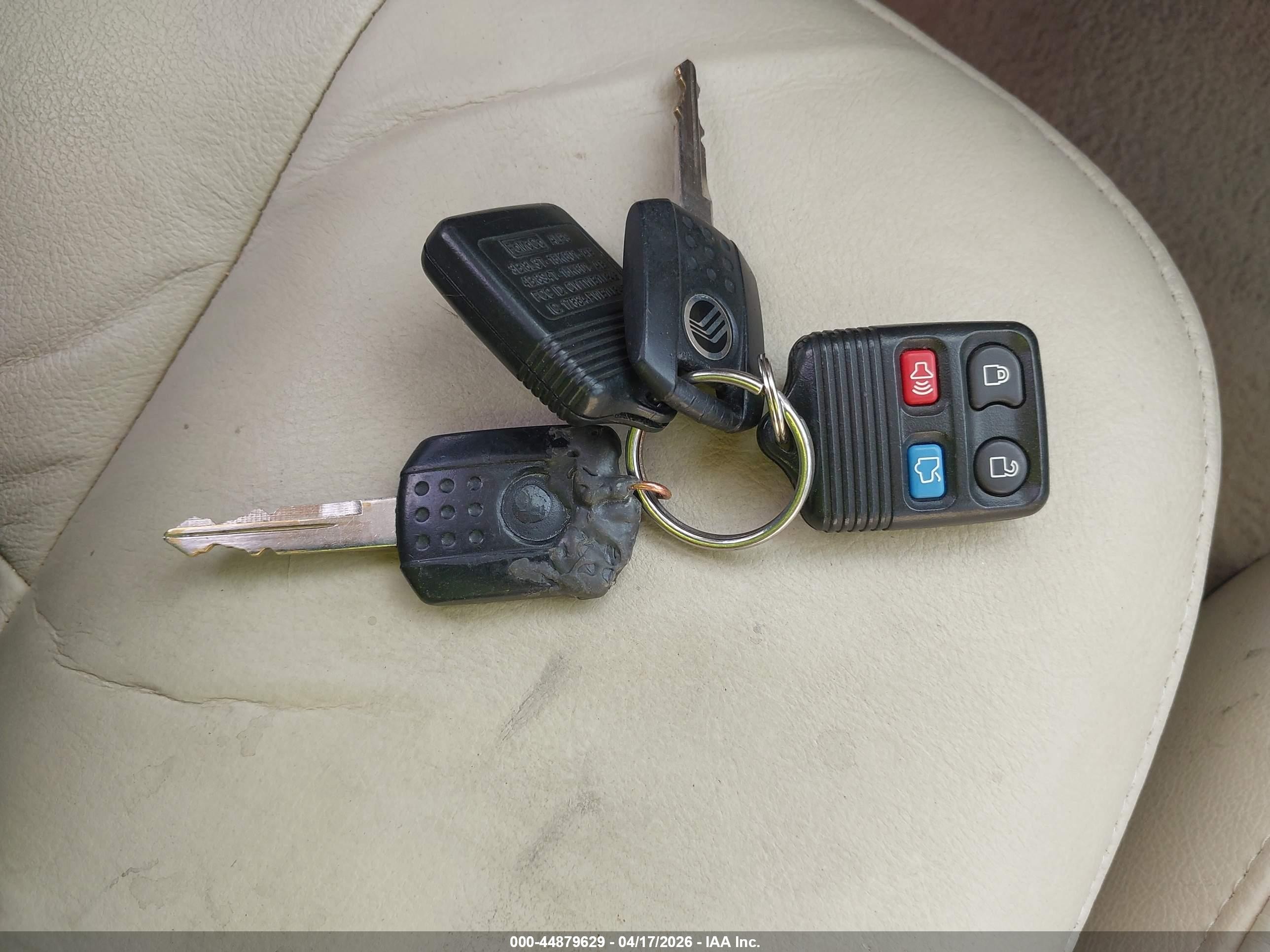 2009 Mercury Grand Marquis Ls (fleet Only) Серебряный vin: 2MEHM75V09X615763