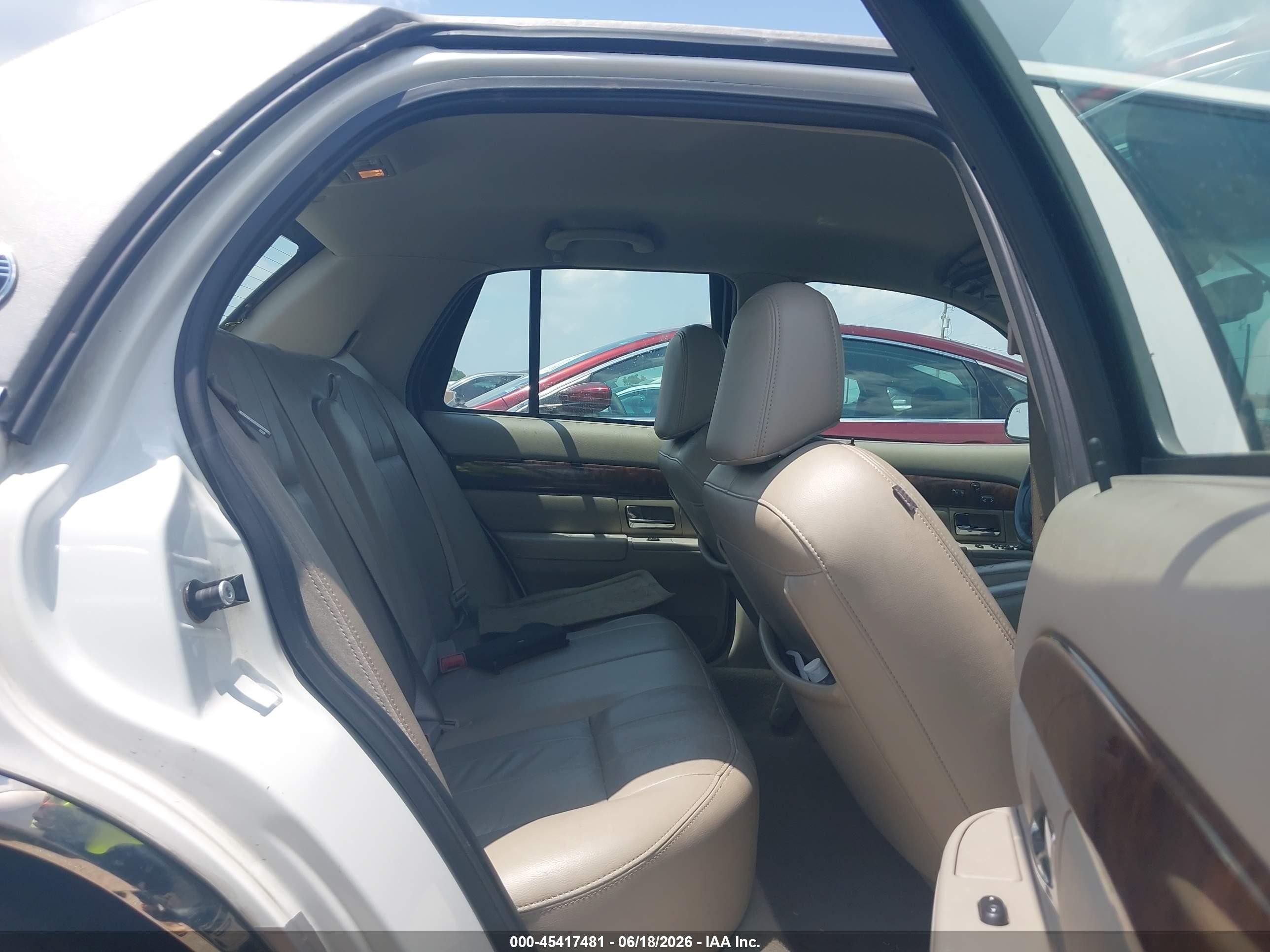 2007 Mercury Grand Marquis Ls White vin: 2MEHM75V17X604719