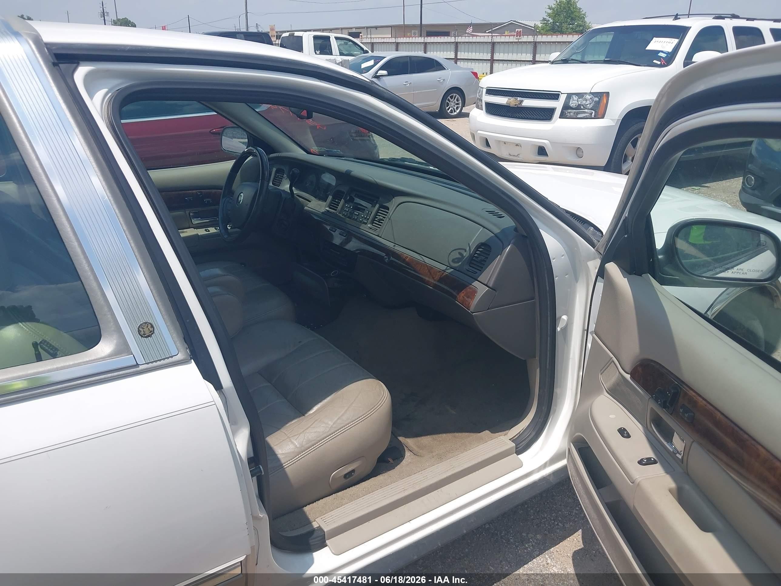 2007 Mercury Grand Marquis Ls White vin: 2MEHM75V17X604719