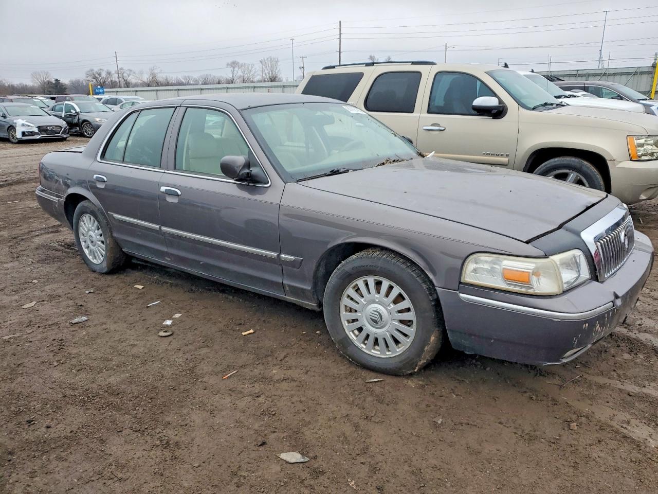 2008 Mercury Grand Marquis Brown vin: 2MEHM75V17X636537