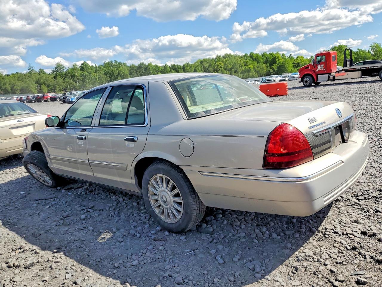 2008 Mercury Grand Marquis Ls Gold vin: 2MEHM75V18X634708