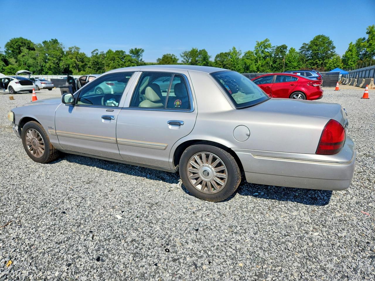 2009 Mercury Grand Marquis Ls Silver vin: 2MEHM75V29X618275