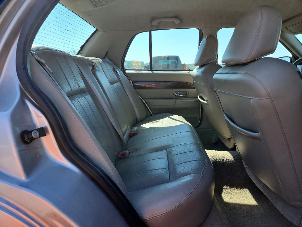 2009 Mercury Grand Marquis Ls Silver vin: 2MEHM75V29X618275