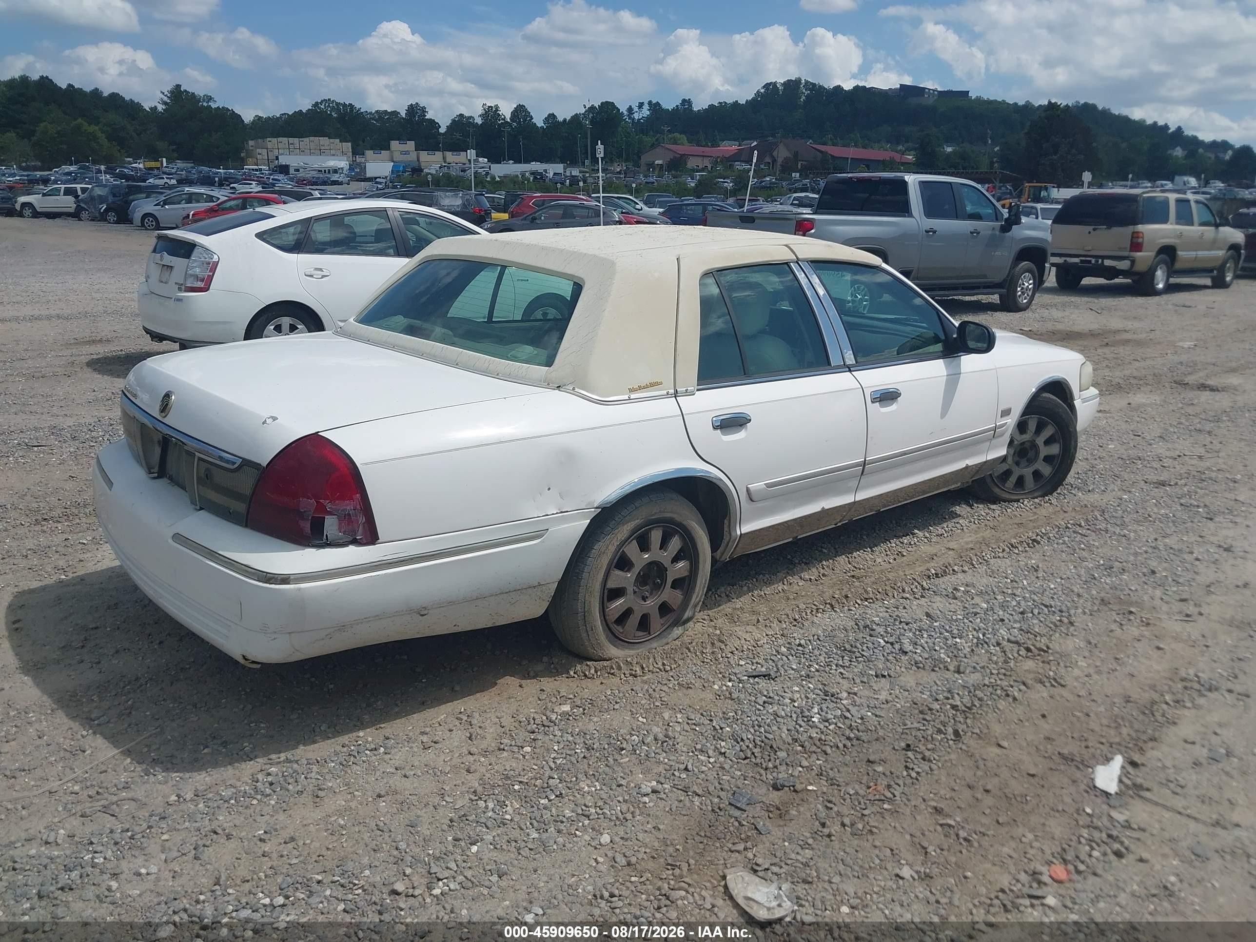 2007 Mercury Grand Marquis Ls White vin: 2MEHM75V37X605015