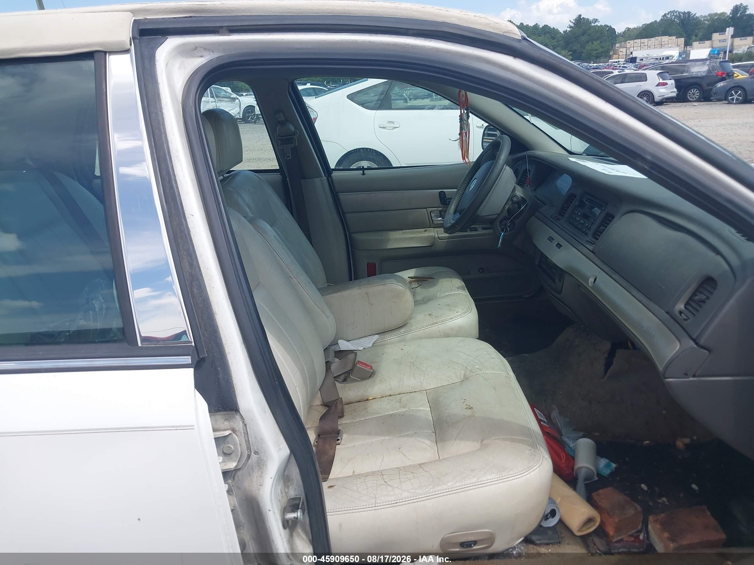 2007 Mercury Grand Marquis Ls White vin: 2MEHM75V37X605015