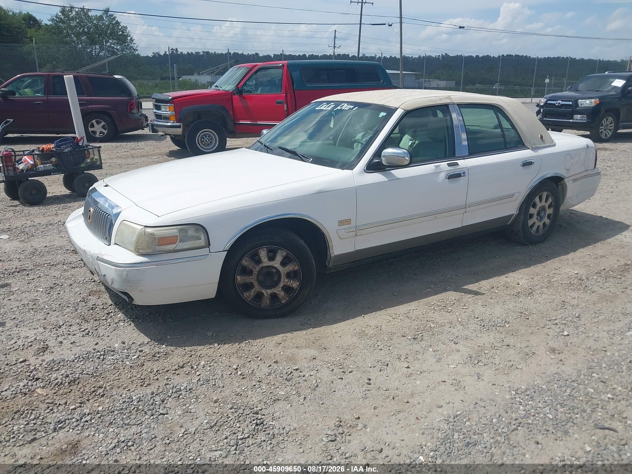 2007 Mercury Grand Marquis Ls White vin: 2MEHM75V37X605015