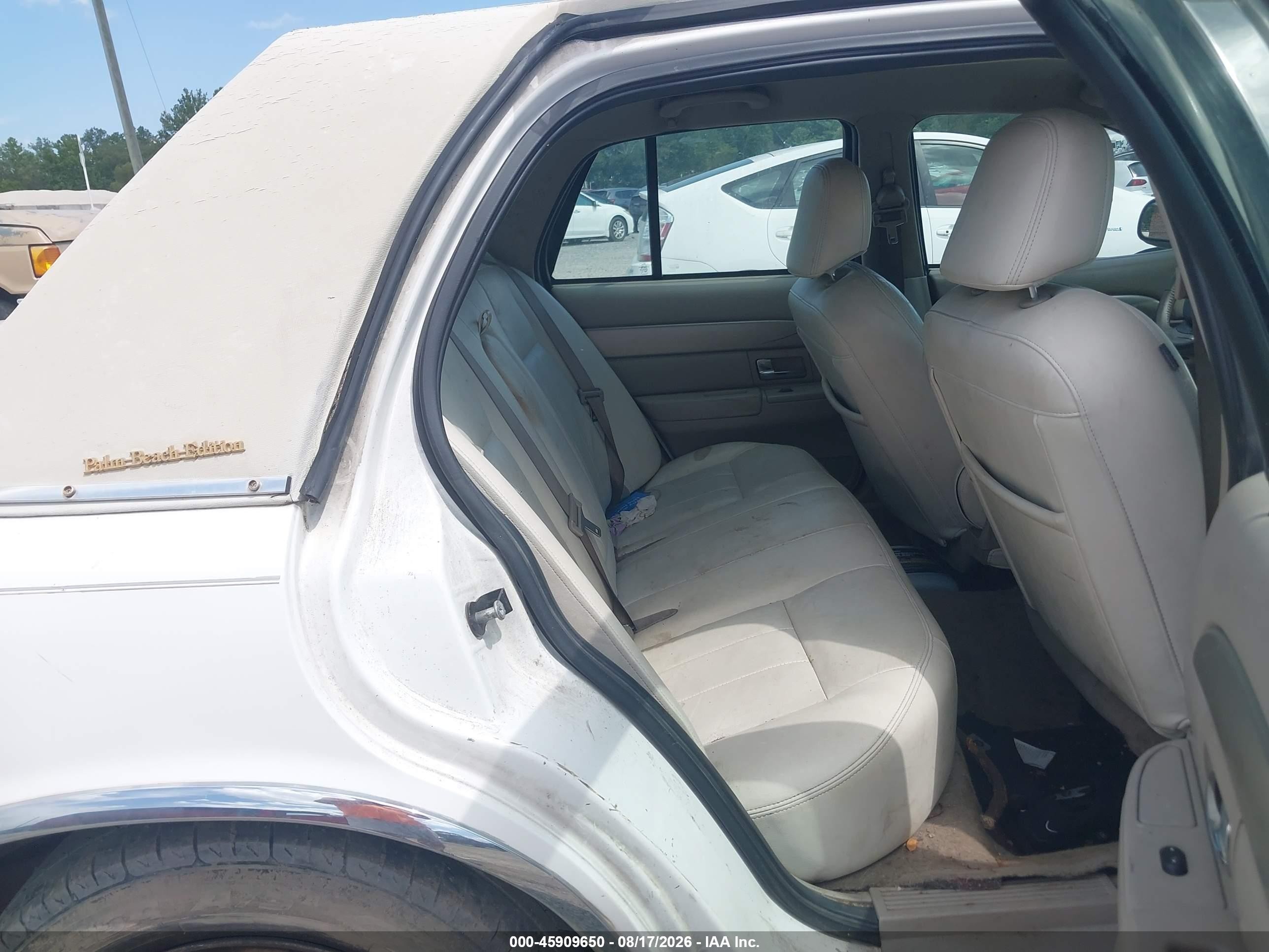 2007 Mercury Grand Marquis Ls White vin: 2MEHM75V37X605015