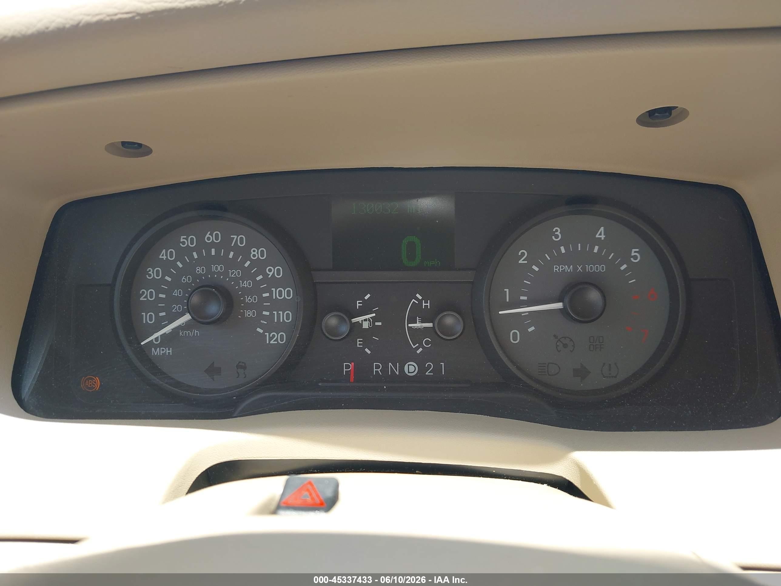 2009 Mercury Grand Marquis Ls (fleet Only) Silver vin: 2MEHM75V39X611495