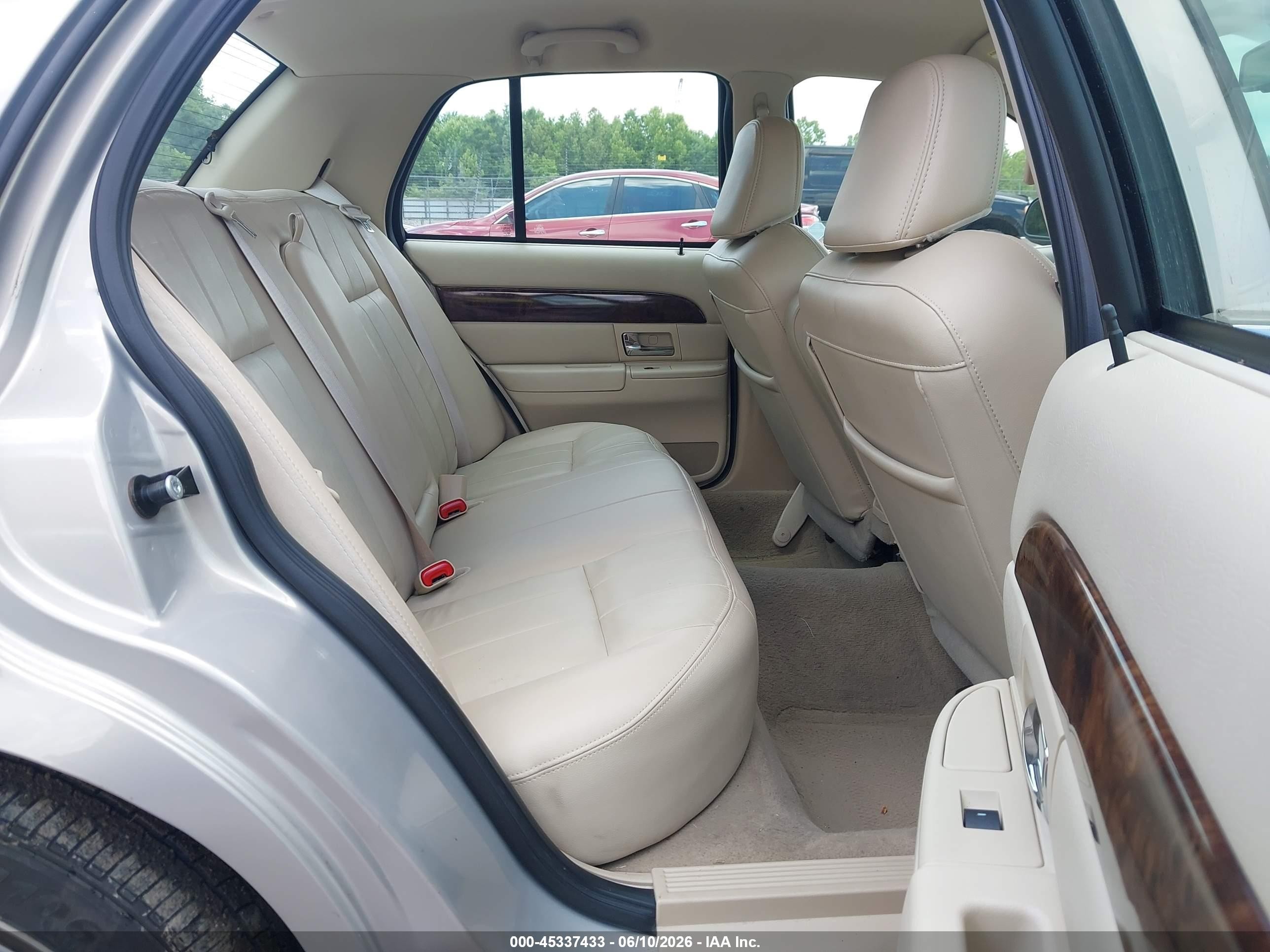 2009 Mercury Grand Marquis Ls (fleet Only) Silver vin: 2MEHM75V39X611495