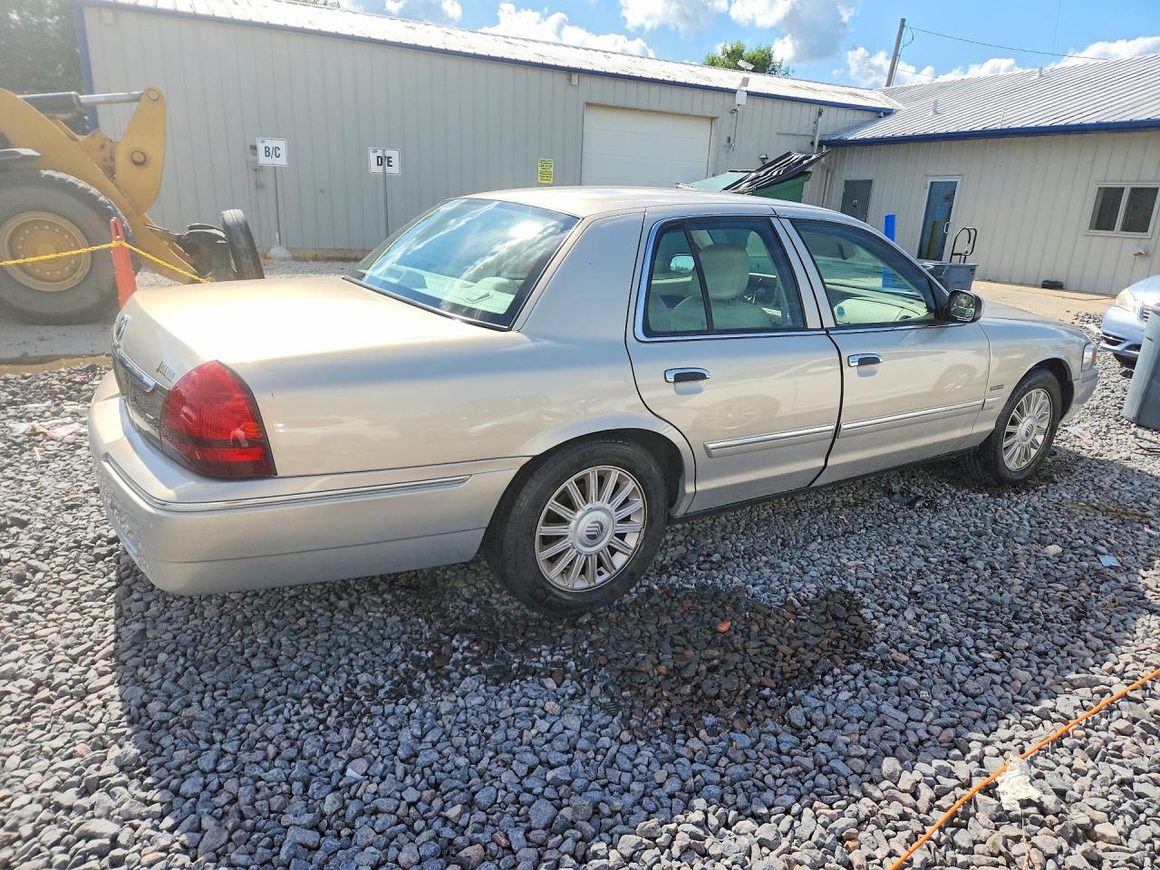 2009 Mercury Grand Marquis Ls Beige vin: 2MEHM75V39X612212