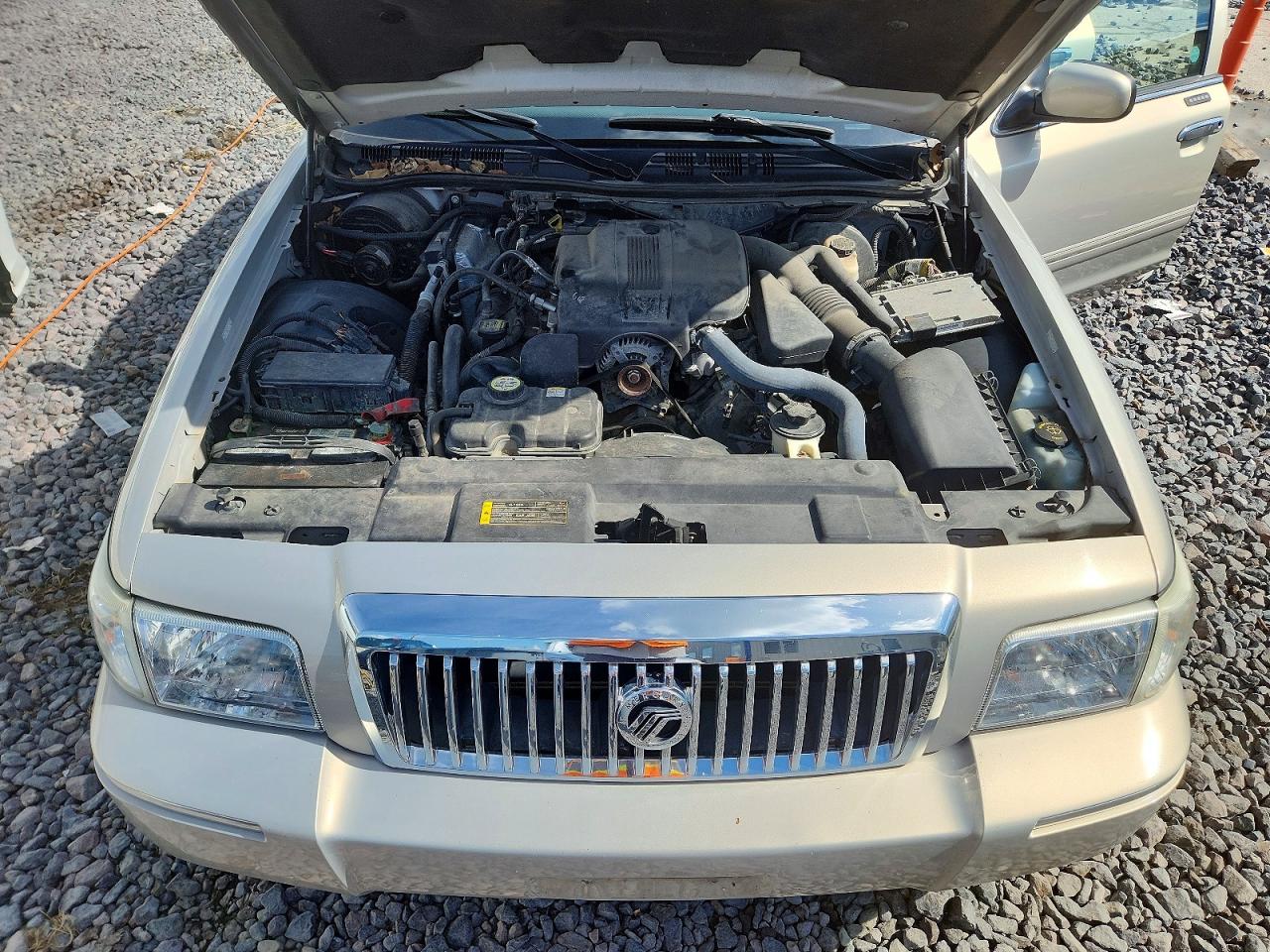 2009 Mercury Grand Marquis Ls Beige vin: 2MEHM75V39X612212