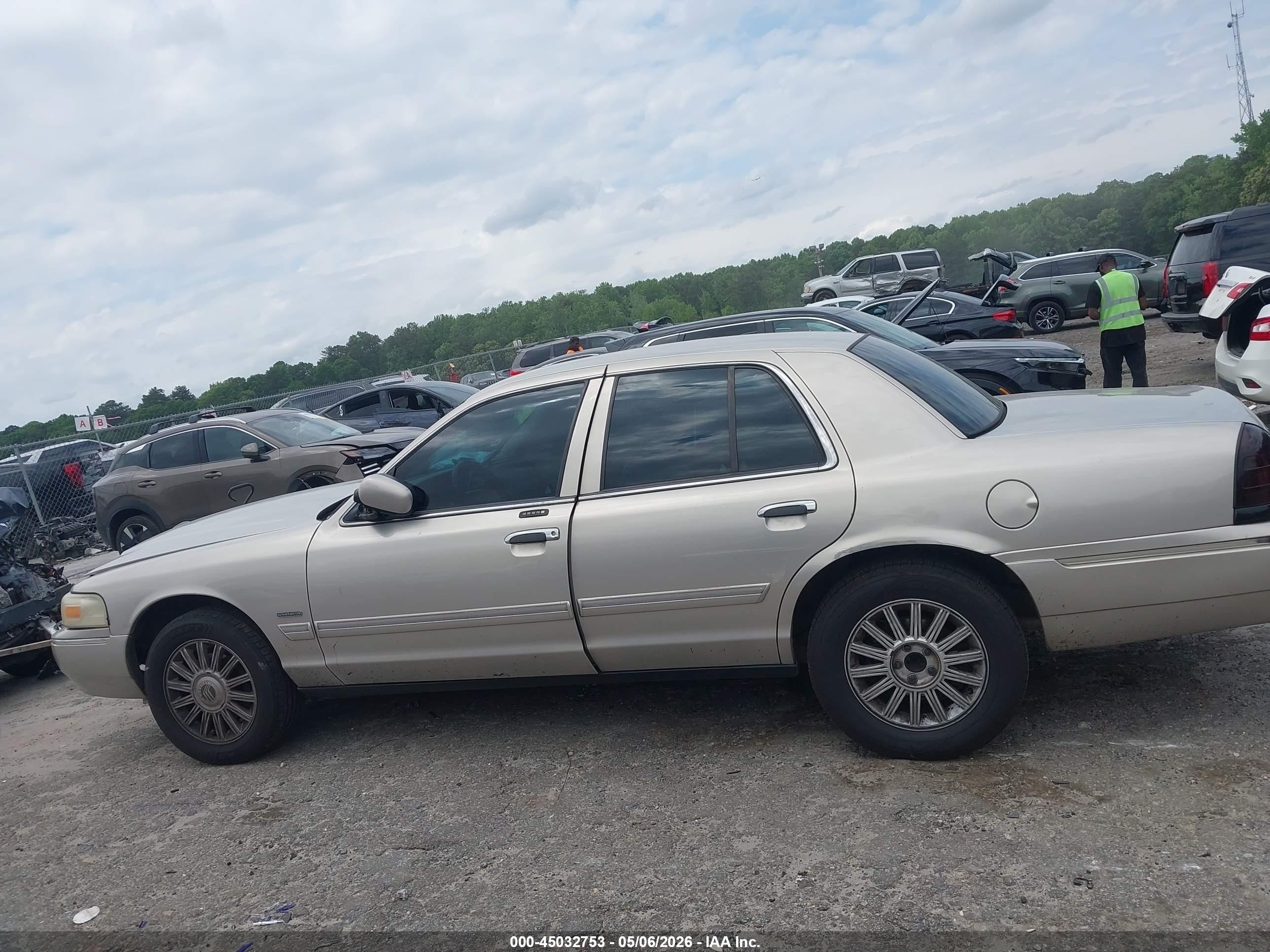 2009 Mercury Grand Marquis Ls (fleet Only) Gold vin: 2MEHM75V39X622528