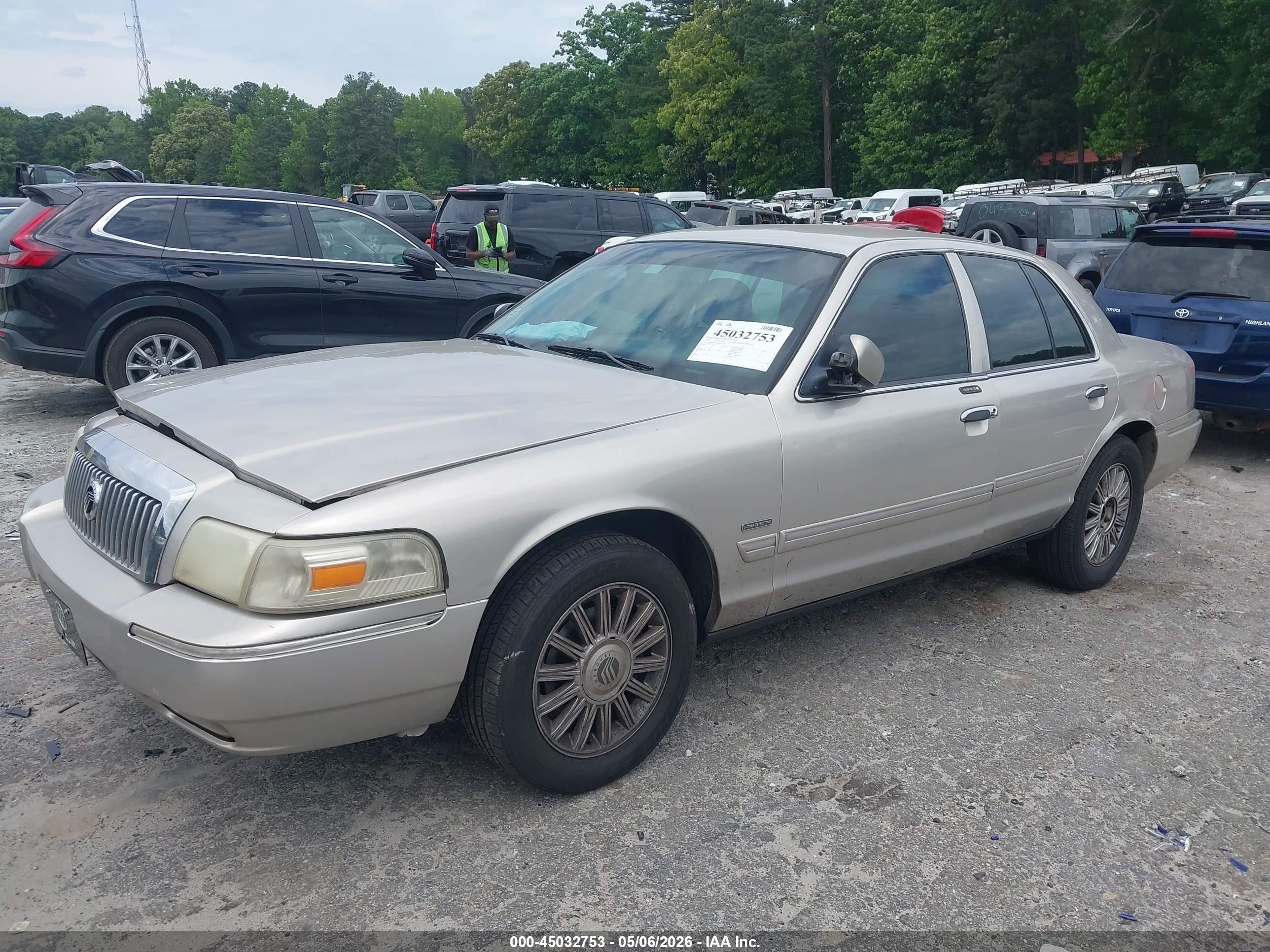 2009 Mercury Grand Marquis Ls (fleet Only) Gold vin: 2MEHM75V39X622528