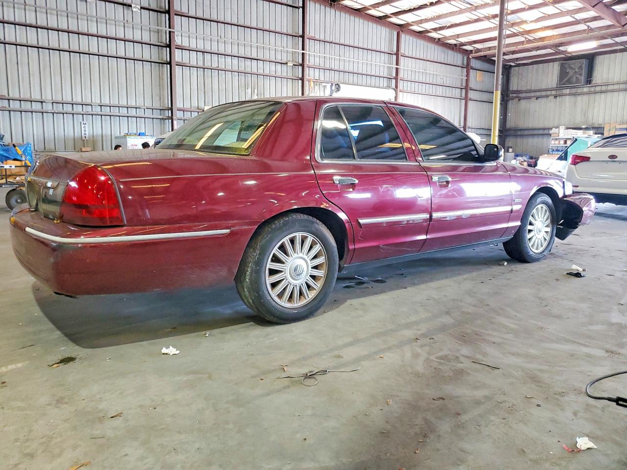 2009 Mercury Grand Marquis Ls Burgundy vin: 2MEHM75V39X631889