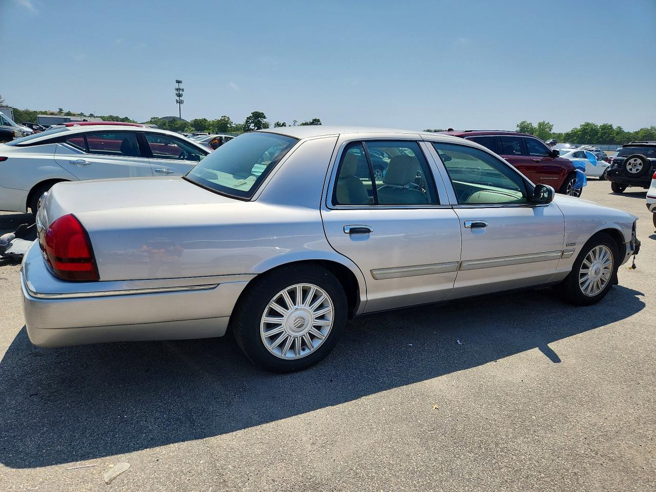 2009 Mercury Grand Marquis Ls Silver vin: 2MEHM75V59X628329