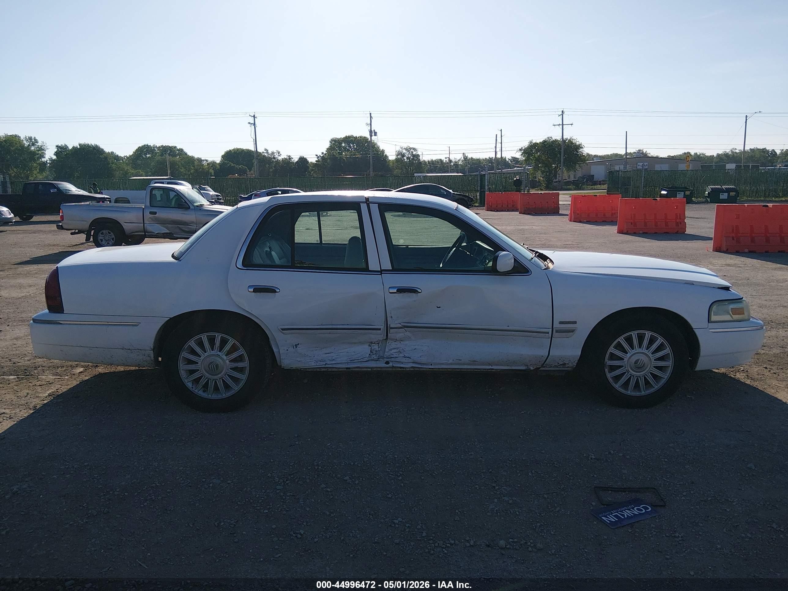 2009 Mercury Grand Marquis Ls (fleet Only) White vin: 2MEHM75V59X634874