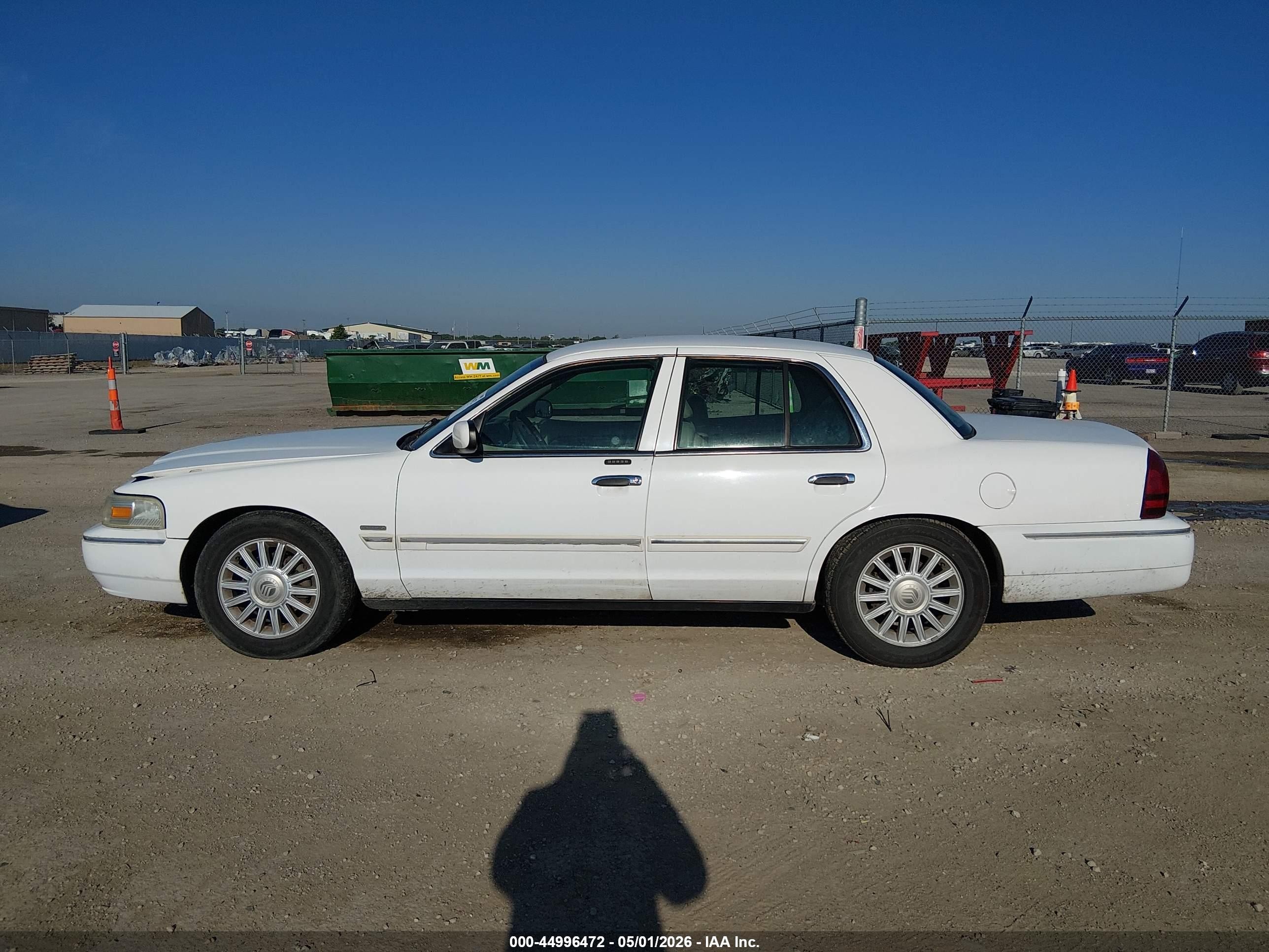 2009 Mercury Grand Marquis Ls (fleet Only) White vin: 2MEHM75V59X634874