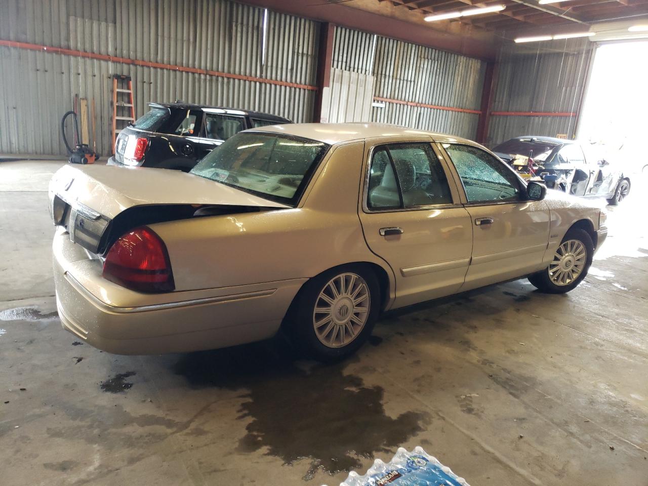 2009 Mercury Grand Marquis Ls Beige vin: 2MEHM75V69X603293