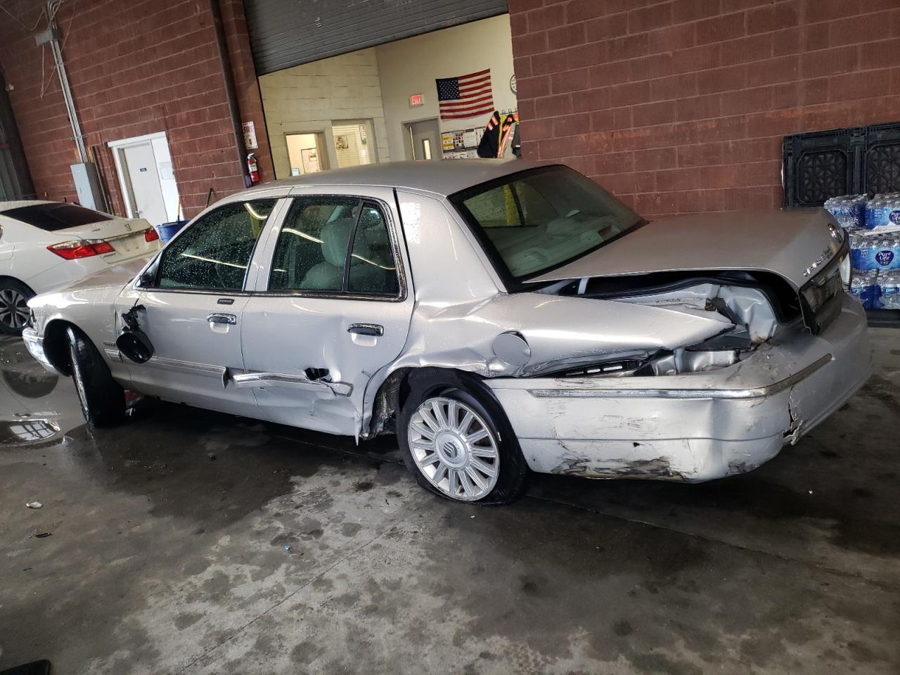 2009 Mercury Grand Marquis Ls Beige vin: 2MEHM75V69X603293