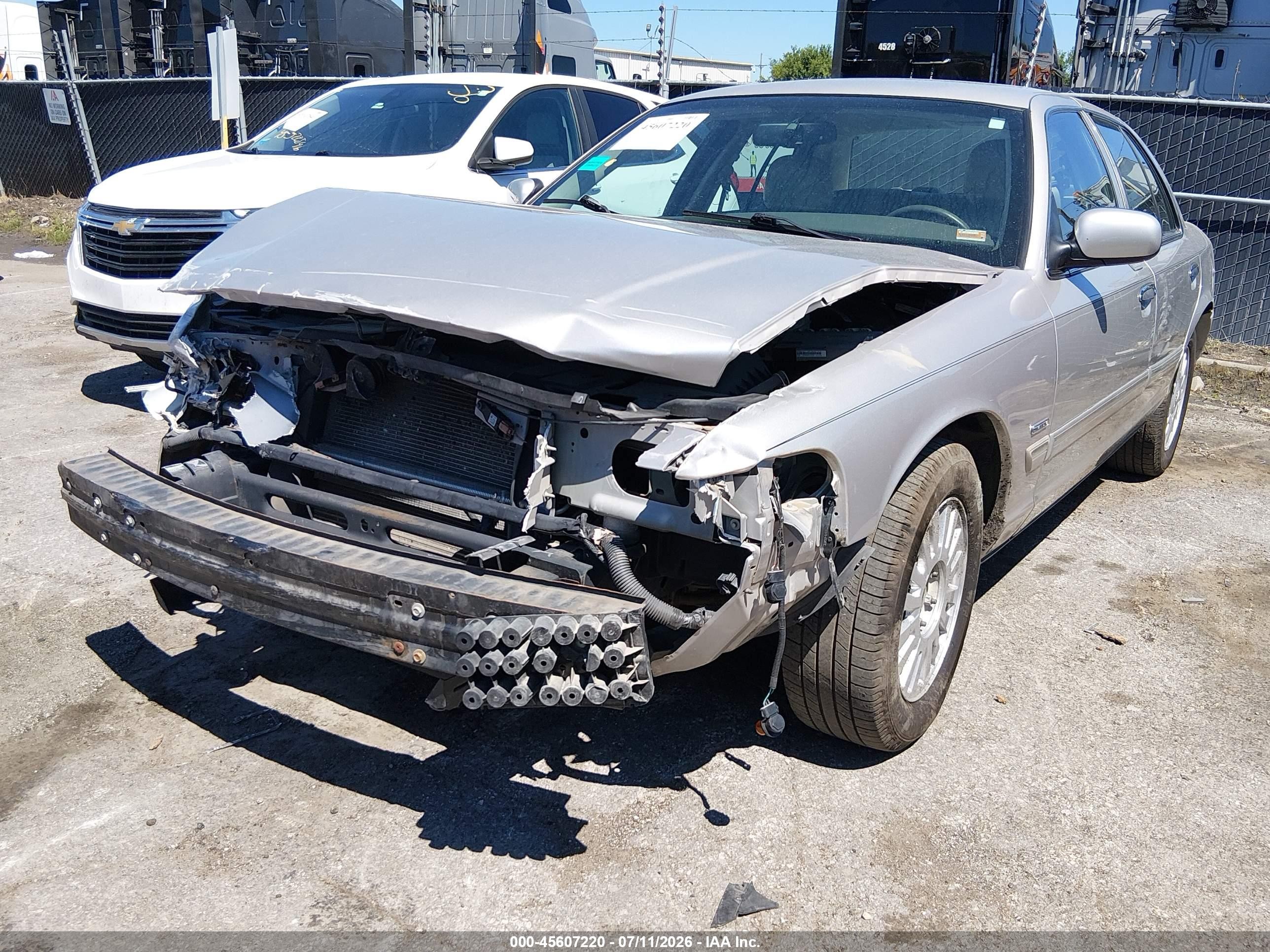 2009 Mercury Grand Marquis Ls (fleet Only) Silver vin: 2MEHM75V69X622846