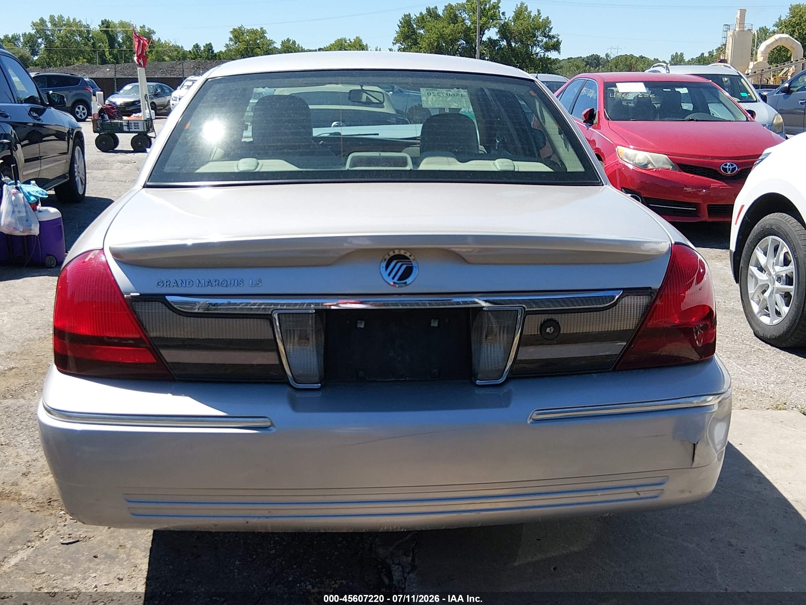 2009 Mercury Grand Marquis Ls (fleet Only) Silver vin: 2MEHM75V69X622846
