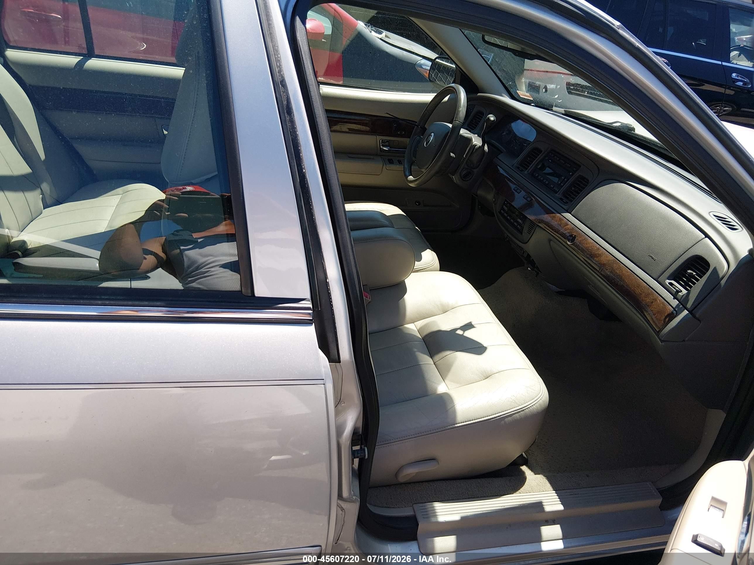 2009 Mercury Grand Marquis Ls (fleet Only) Silver vin: 2MEHM75V69X622846