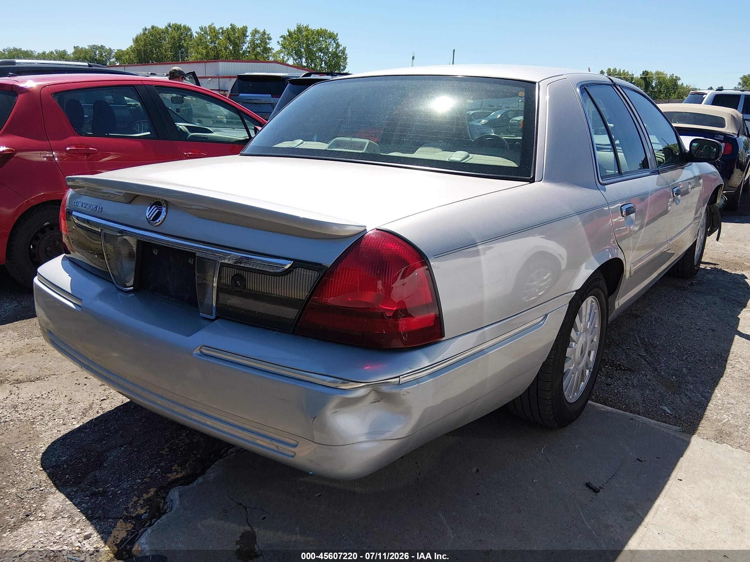 2009 Mercury Grand Marquis Ls (fleet Only) Silver vin: 2MEHM75V69X622846