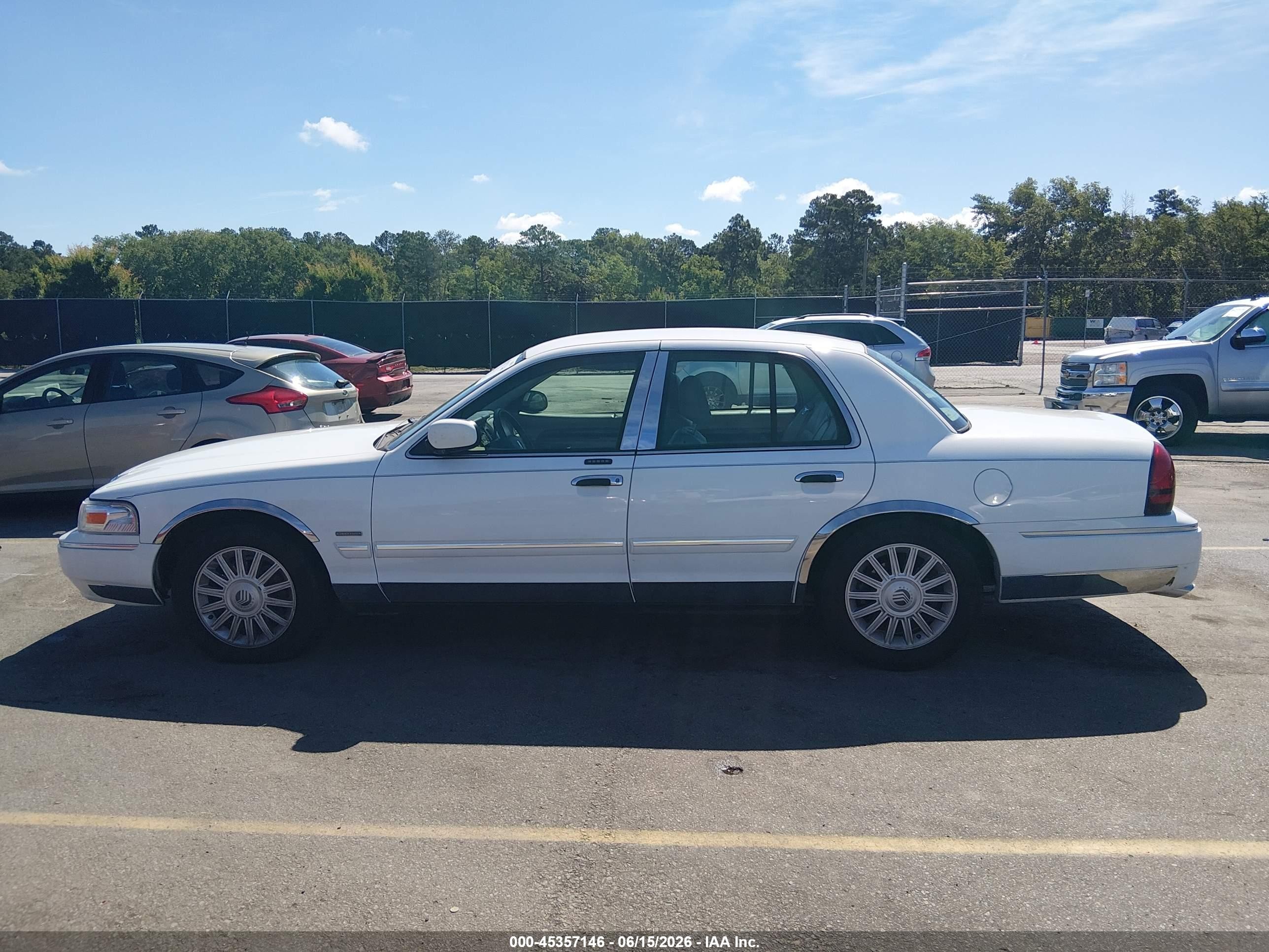 2009 Mercury Grand Marquis Ls (fleet Only) Белый vin: 2MEHM75V79X608552