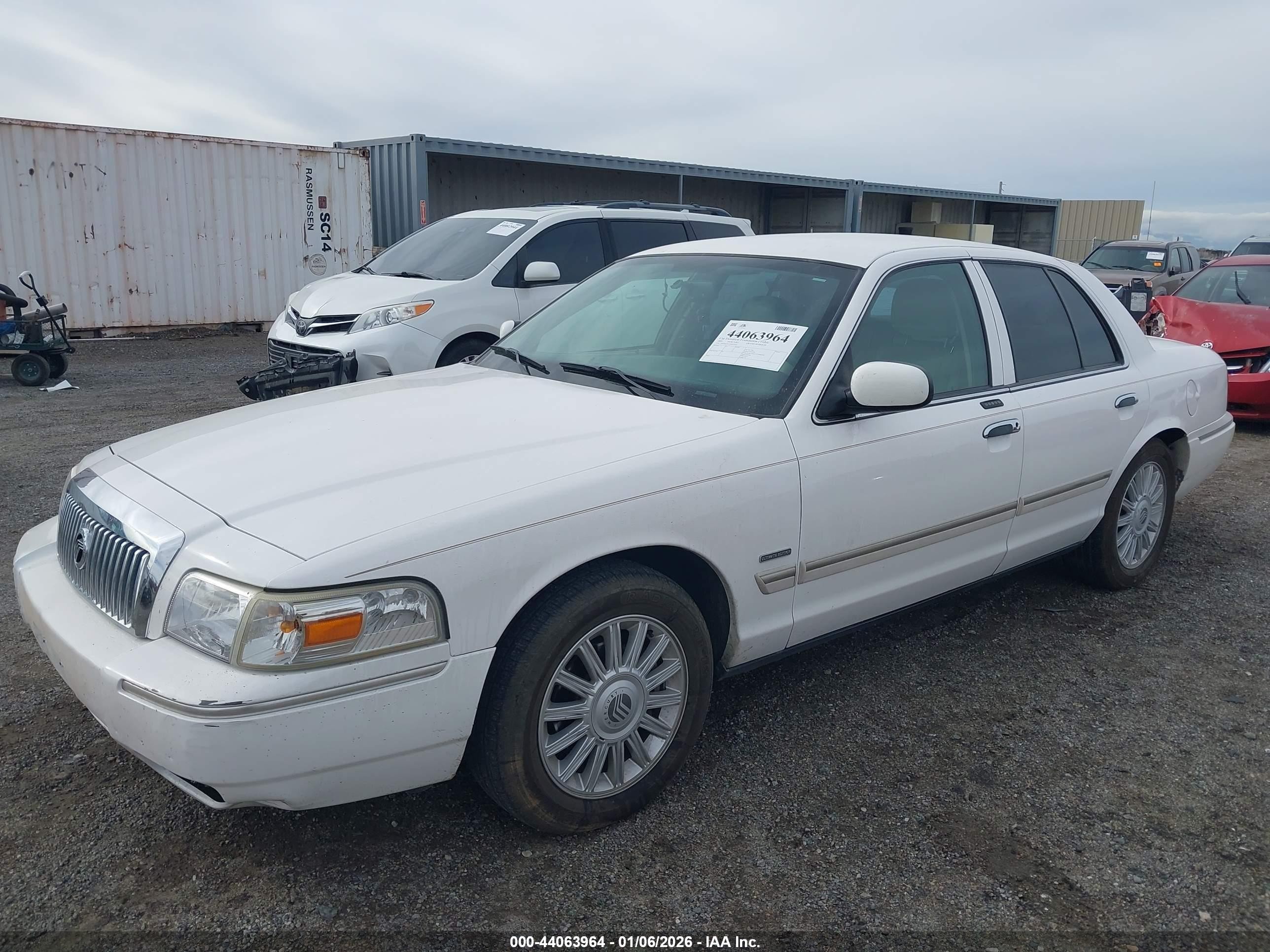 2009 Mercury Grand Marquis Ls (fleet Only) White vin: 2MEHM75V79X613833