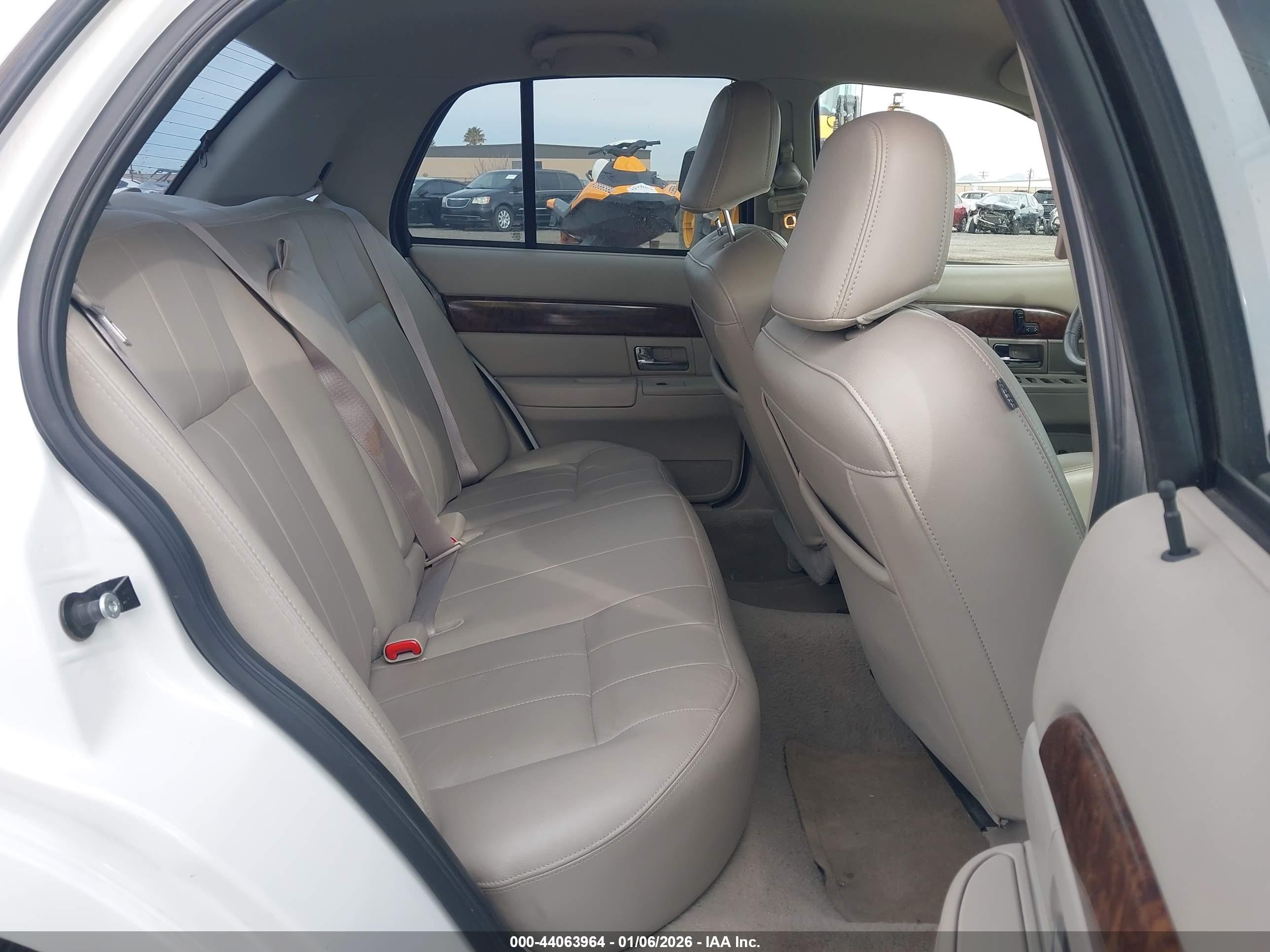 2009 Mercury Grand Marquis Ls (fleet Only) White vin: 2MEHM75V79X613833