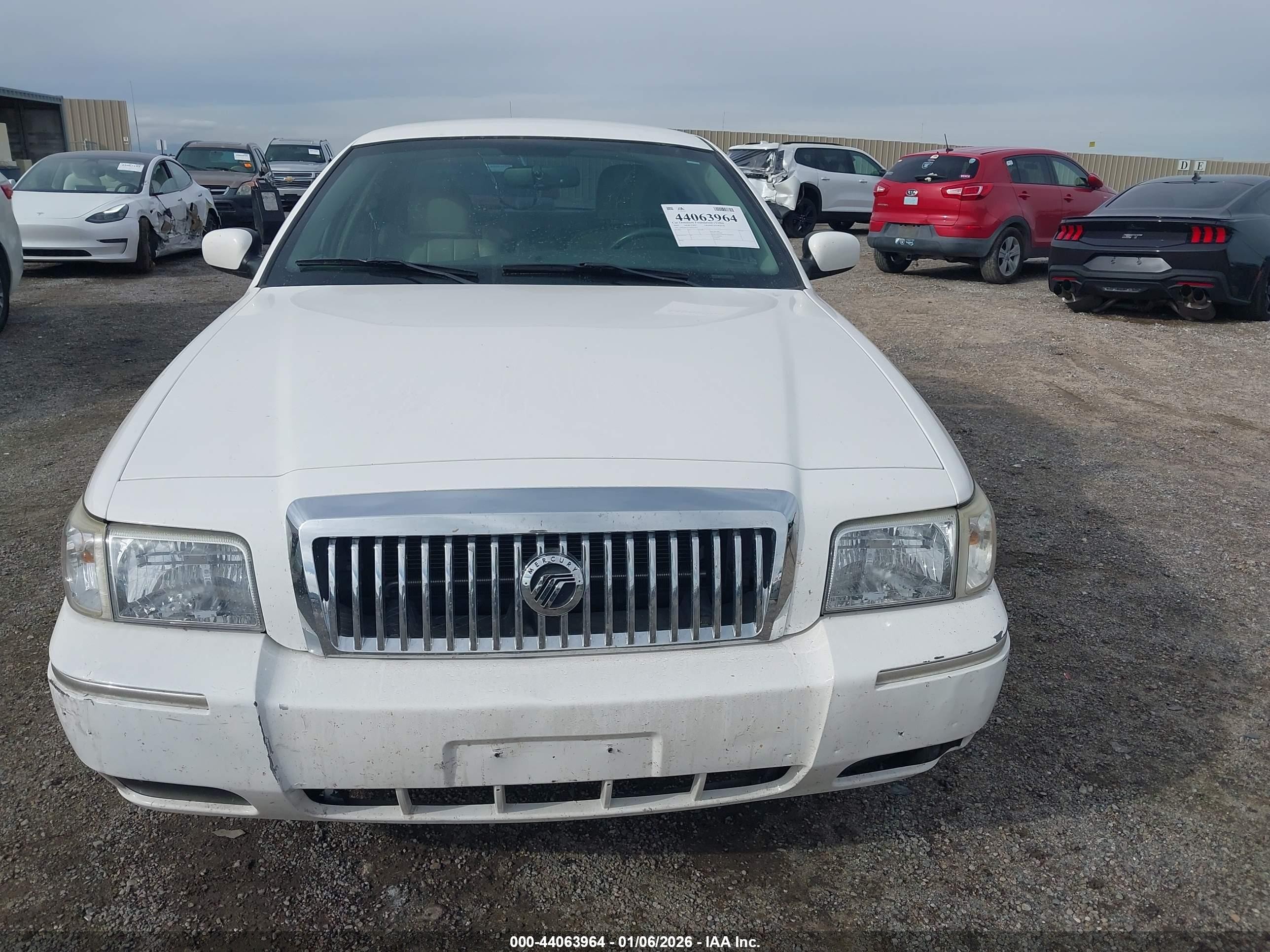 2009 Mercury Grand Marquis Ls (fleet Only) White vin: 2MEHM75V79X613833