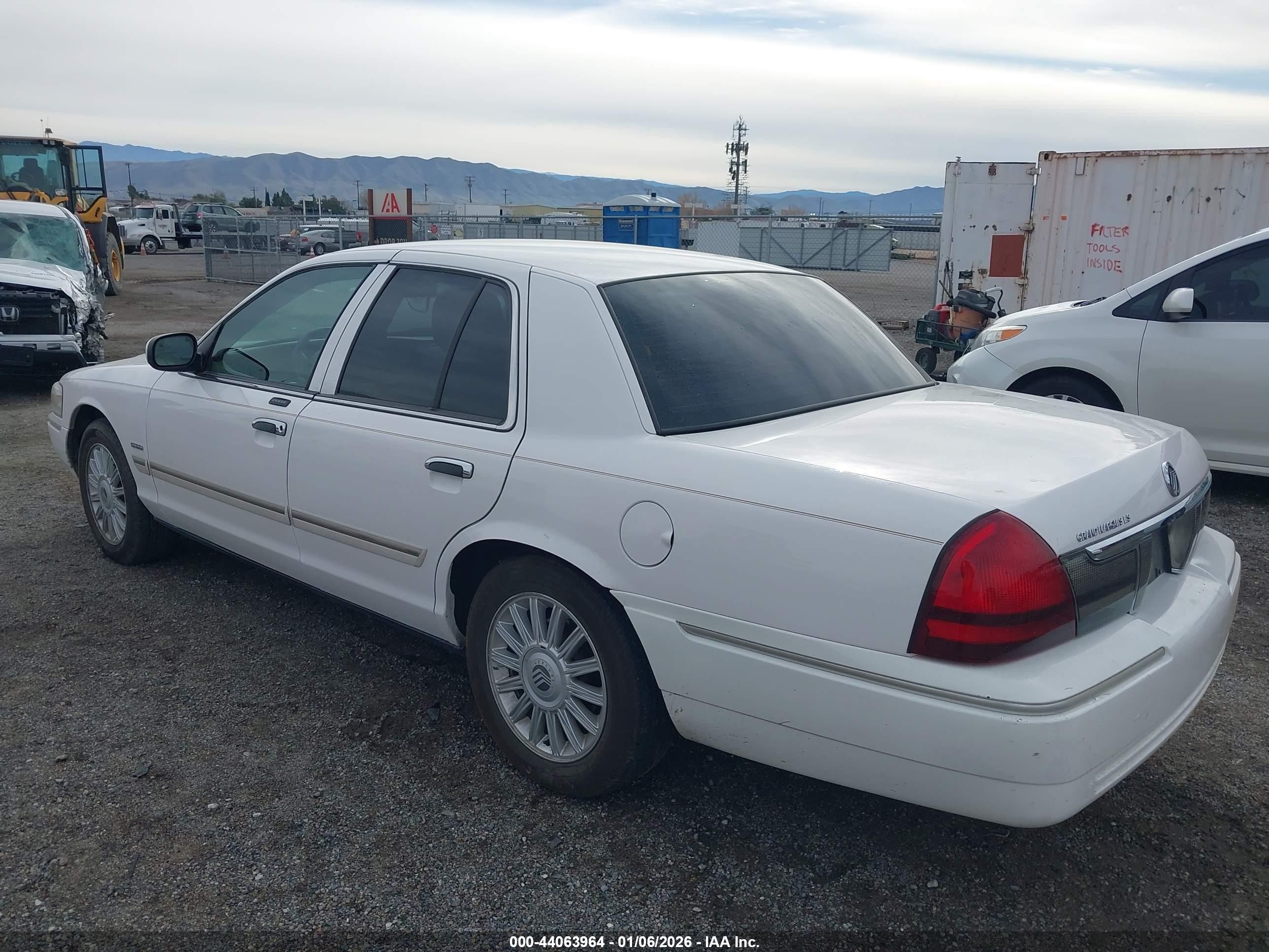 2009 Mercury Grand Marquis Ls (fleet Only) White vin: 2MEHM75V79X613833