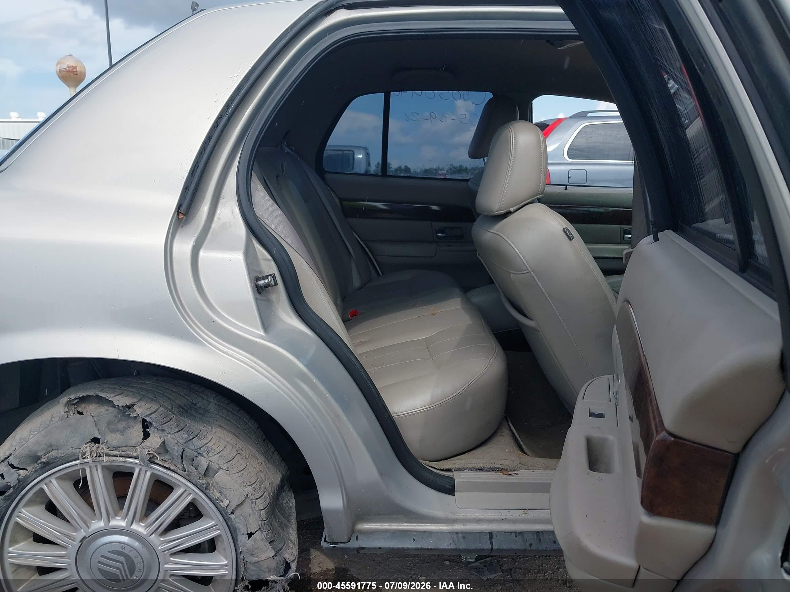 2009 Mercury Grand Marquis Ls (fleet Only) Silver vin: 2MEHM75V79X621155