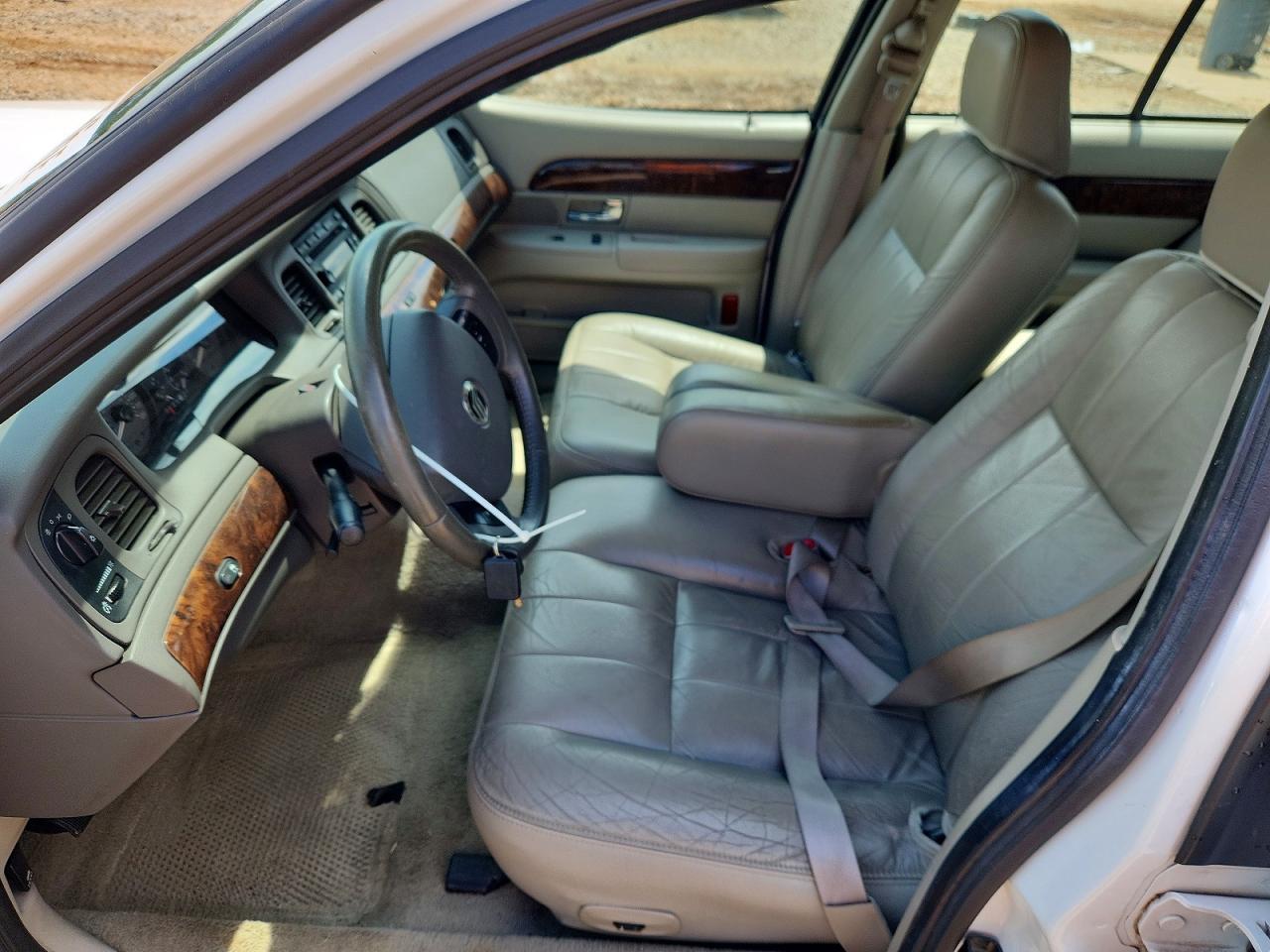 2009 Mercury Grand Marquis Ls White vin: 2MEHM75V79X621852