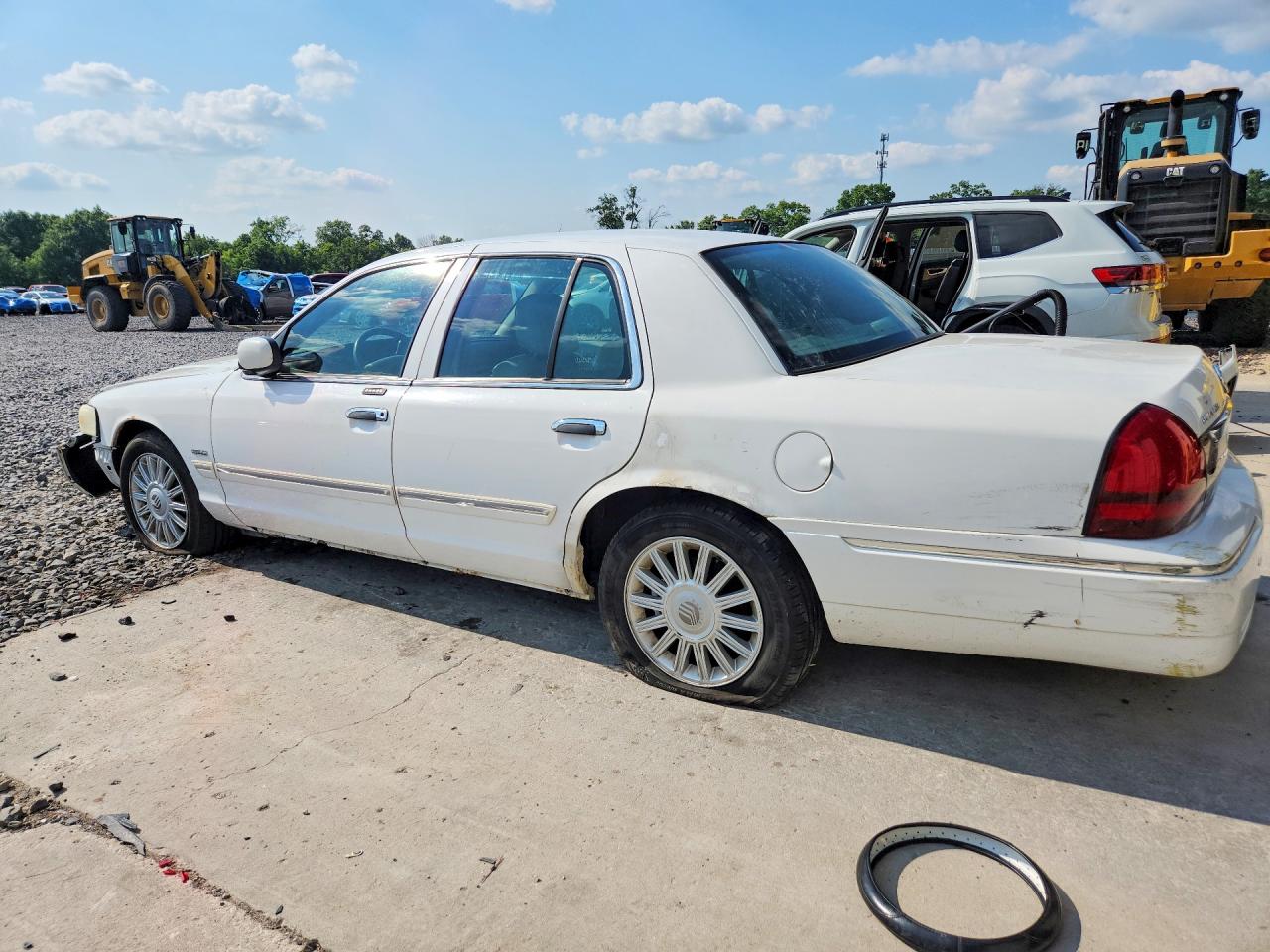 2009 Mercury Grand Marquis Ls White vin: 2MEHM75V89X635159