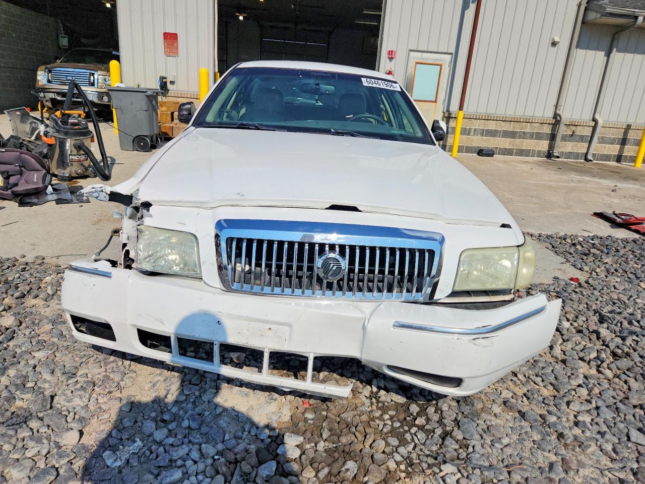 2009 Mercury Grand Marquis Ls White vin: 2MEHM75V89X635159