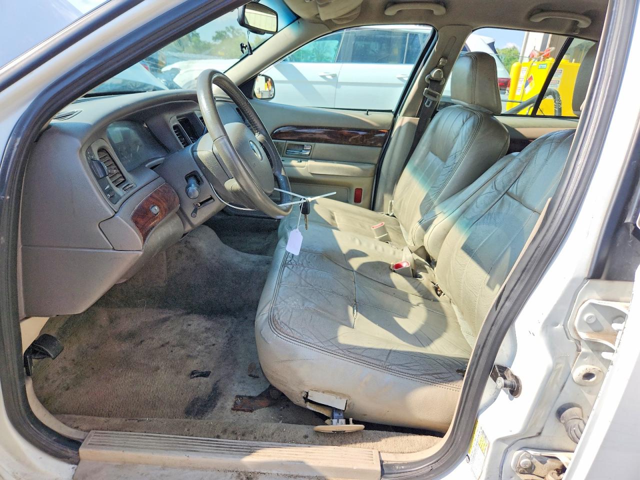 2009 Mercury Grand Marquis Ls White vin: 2MEHM75V89X635159