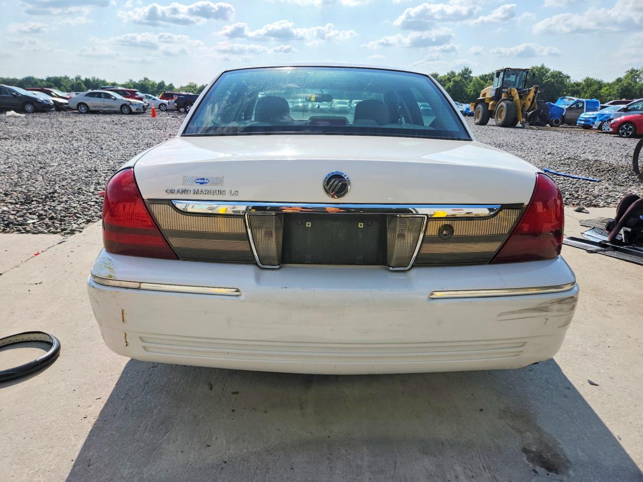 2009 Mercury Grand Marquis Ls White vin: 2MEHM75V89X635159