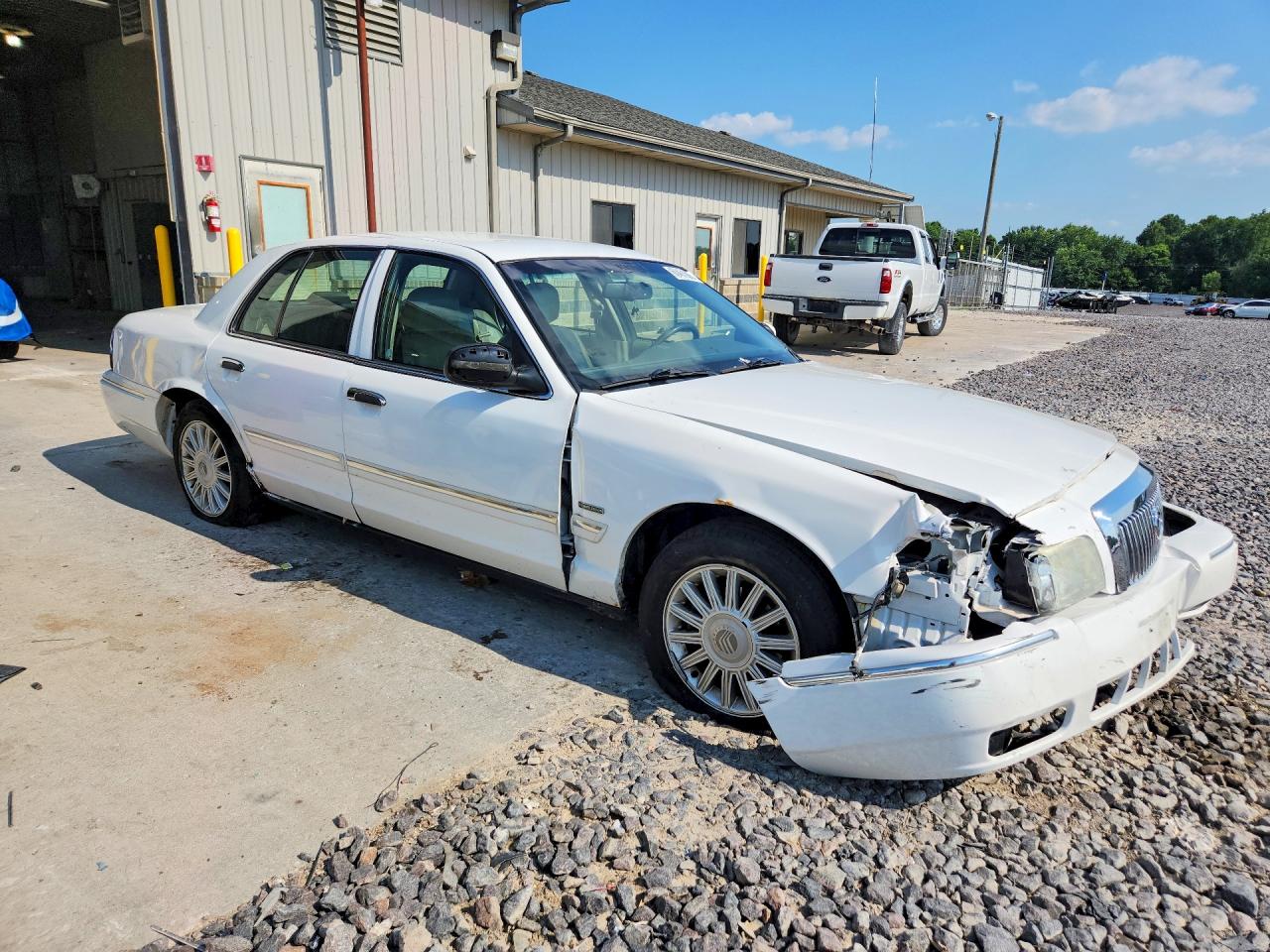2009 Mercury Grand Marquis Ls White vin: 2MEHM75V89X635159