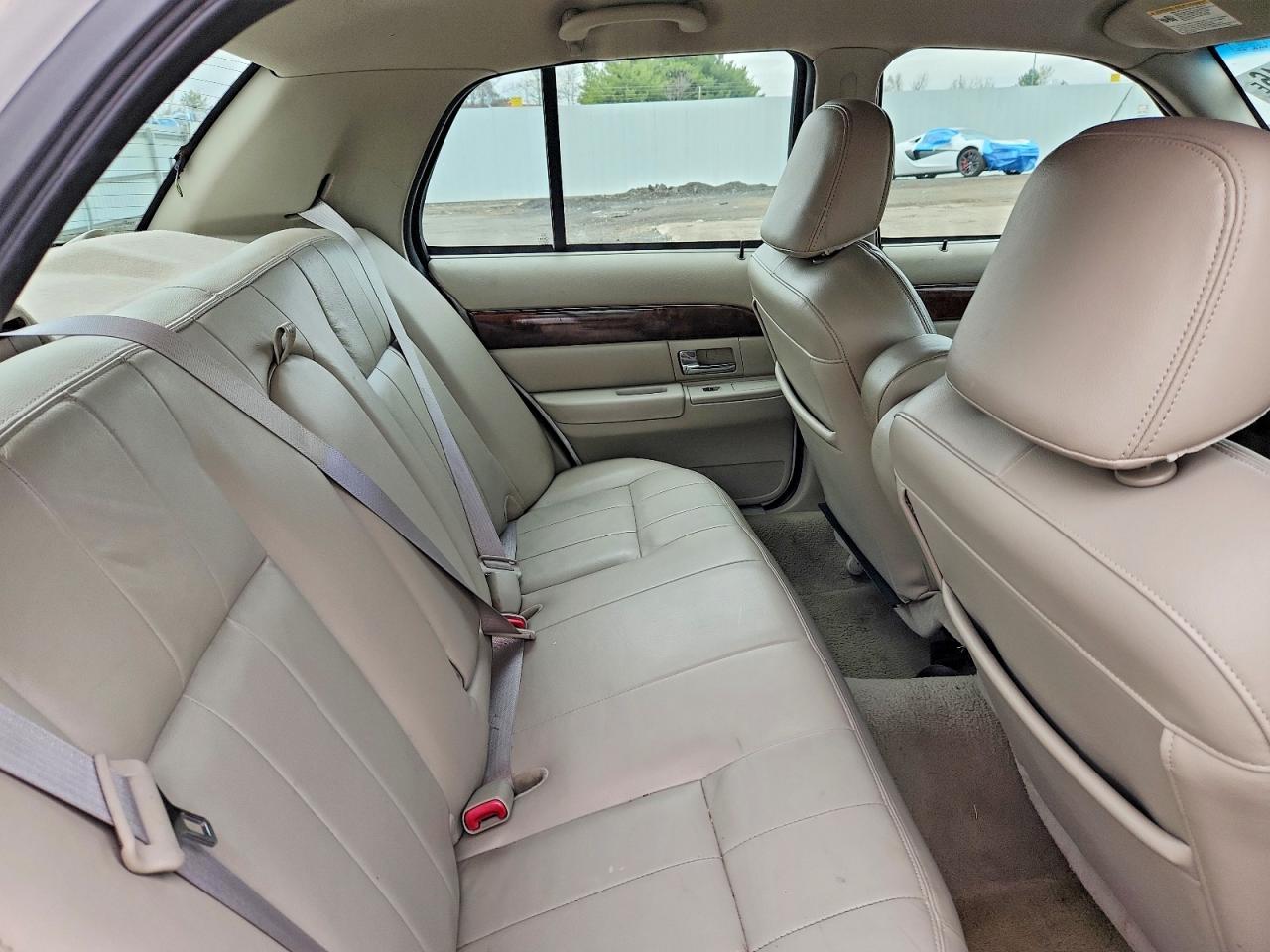 2009 Mercury Grand Marquis Ls White vin: 2MEHM75V99X601778