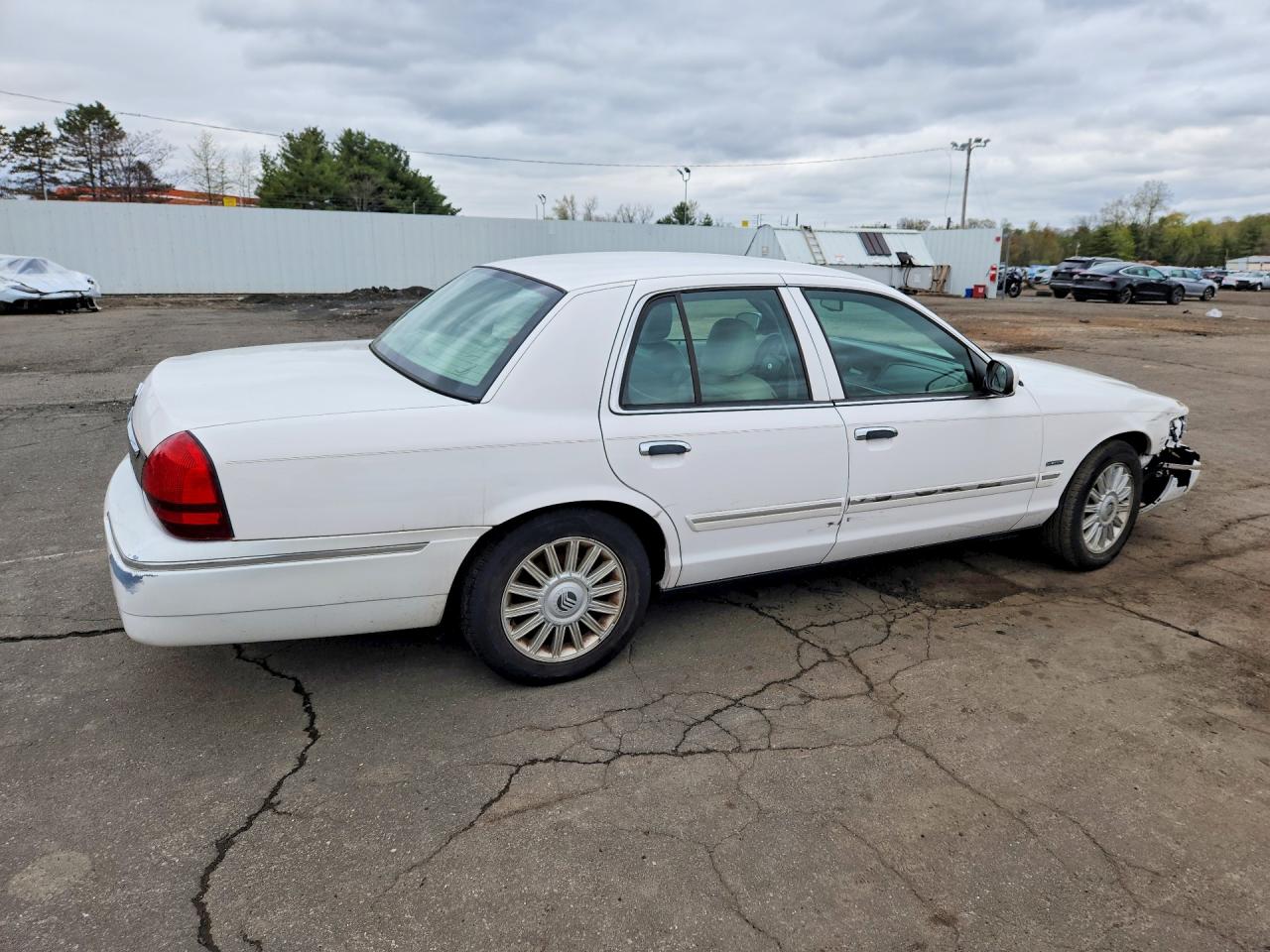 2009 Mercury Grand Marquis Ls White vin: 2MEHM75V99X601778