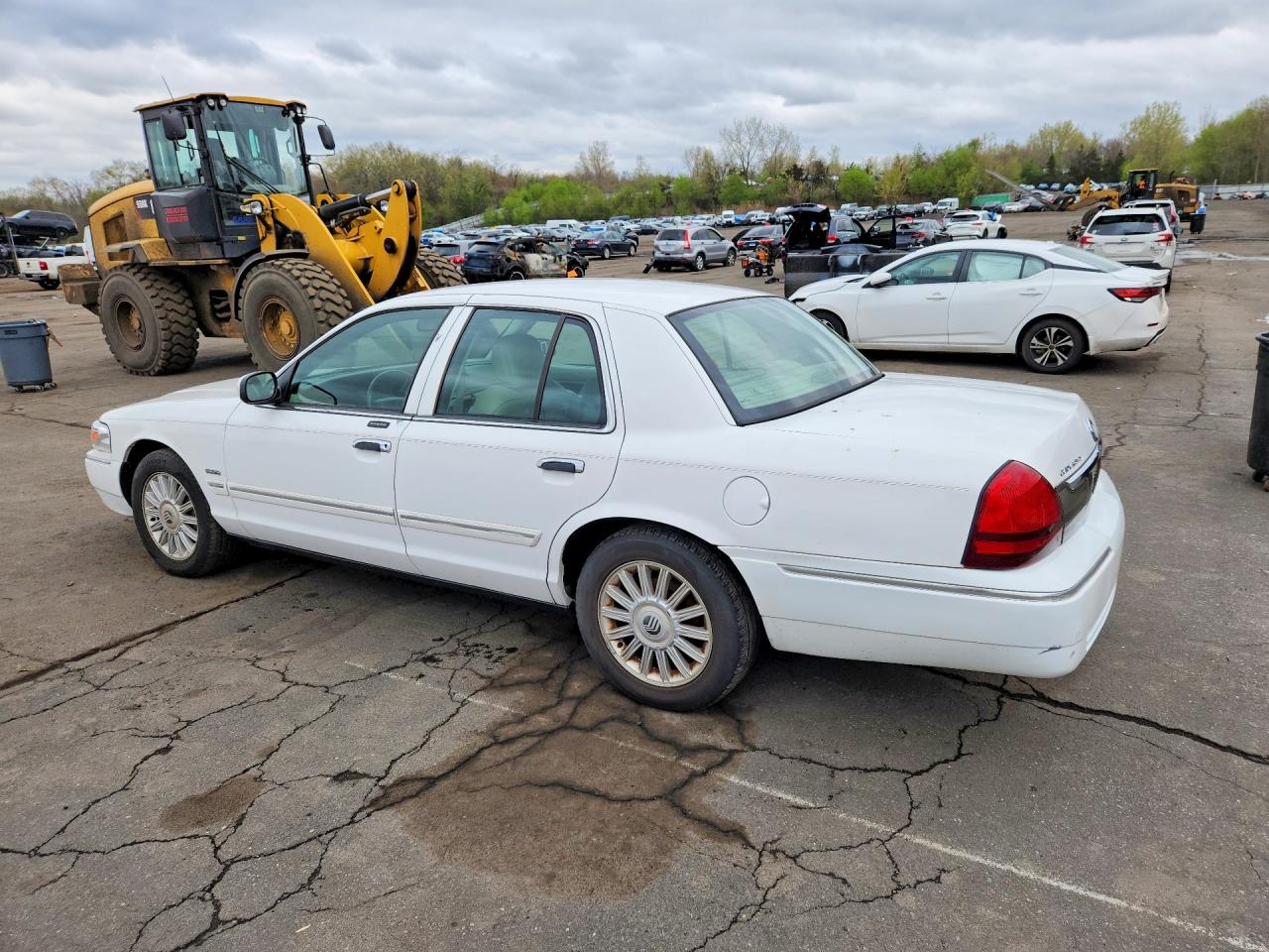 2009 Mercury Grand Marquis Ls White vin: 2MEHM75V99X601778