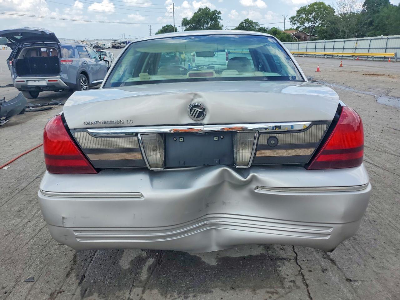 2009 Mercury Grand Marquis Ls Silver vin: 2MEHM75VX9X610196