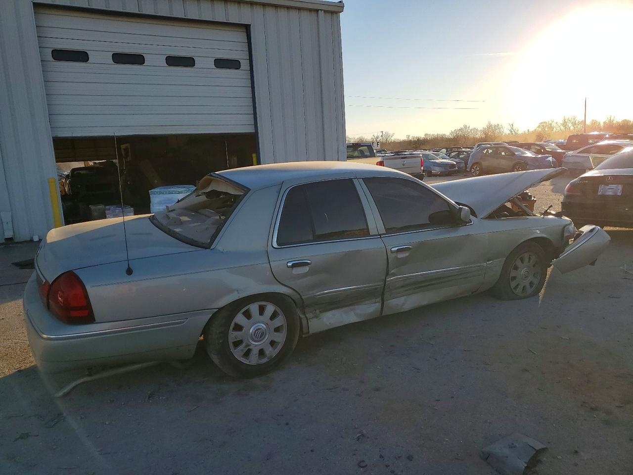 2005 Mercury Grand Marquis Ls Gold vin: 2MEHM75W25X612592