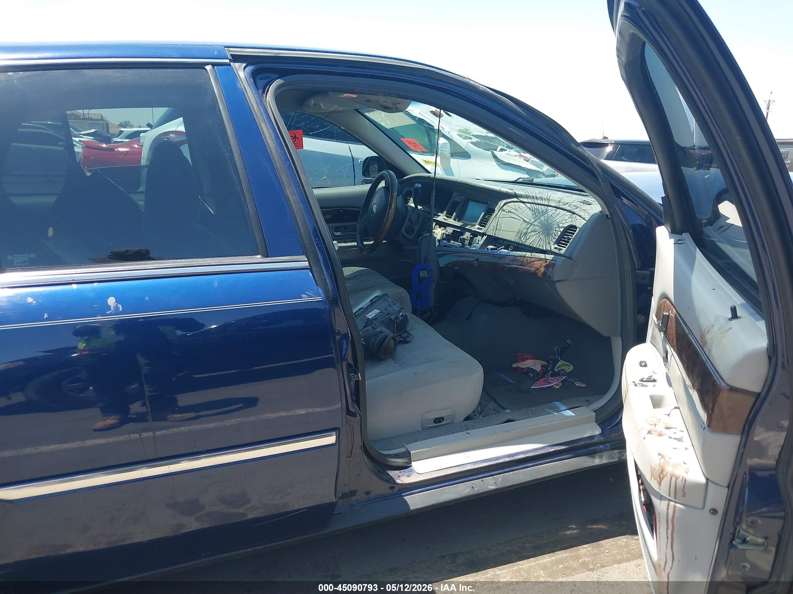 2005 Mercury Grand Marquis   Blue vin: 2MEHM75W35X647366